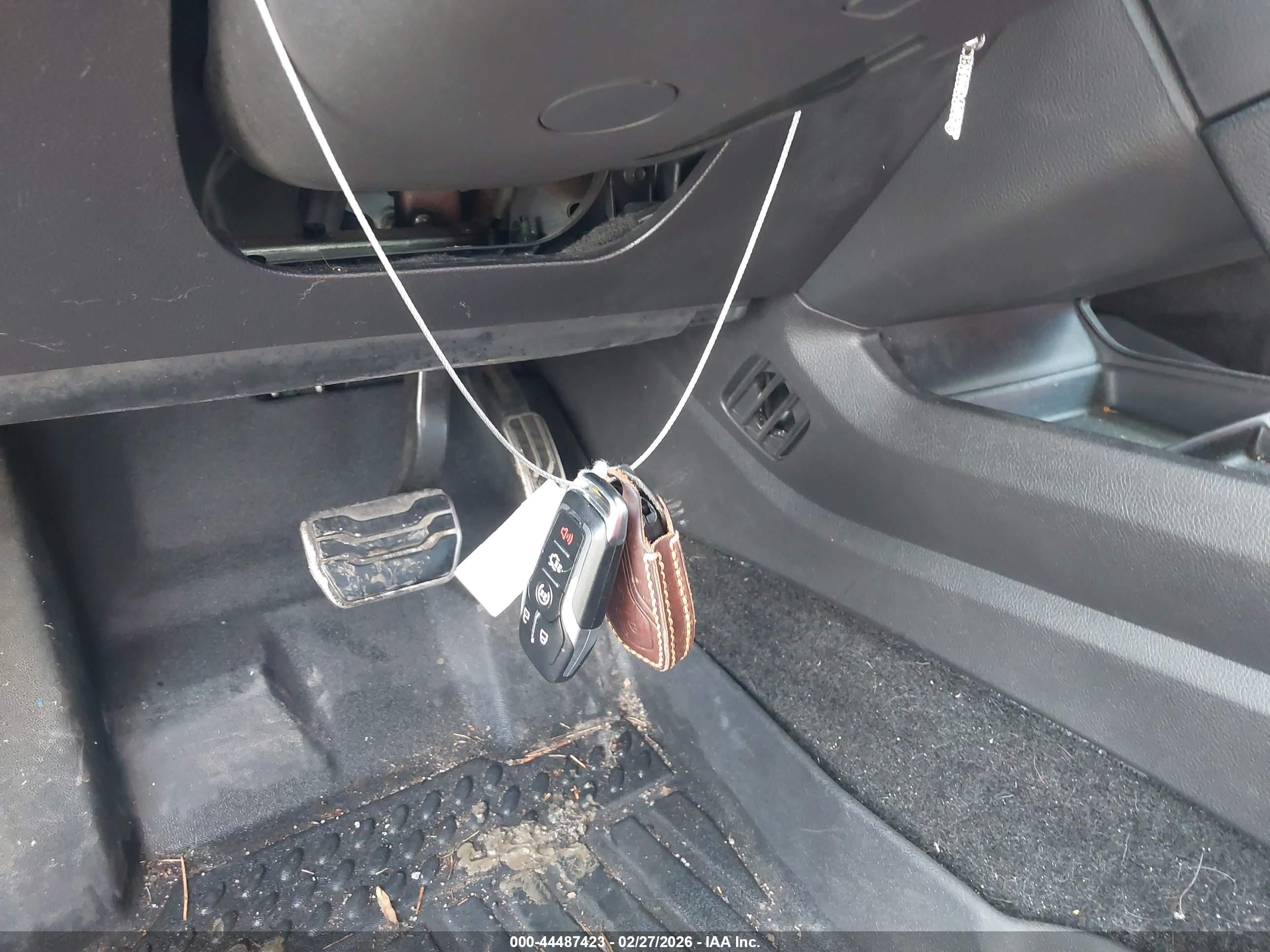 FORD FUSION image 11
