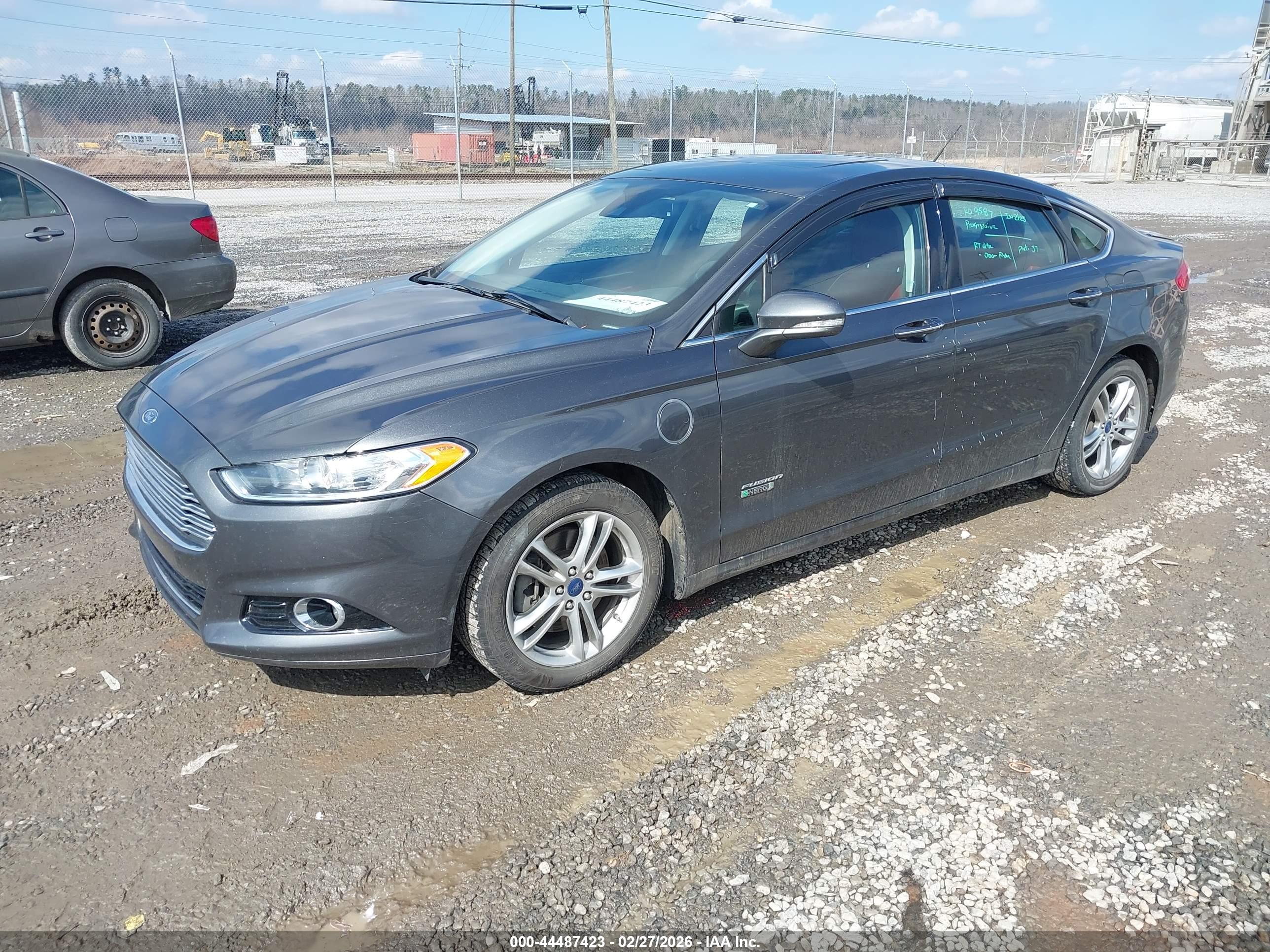 FORD FUSION image 2
