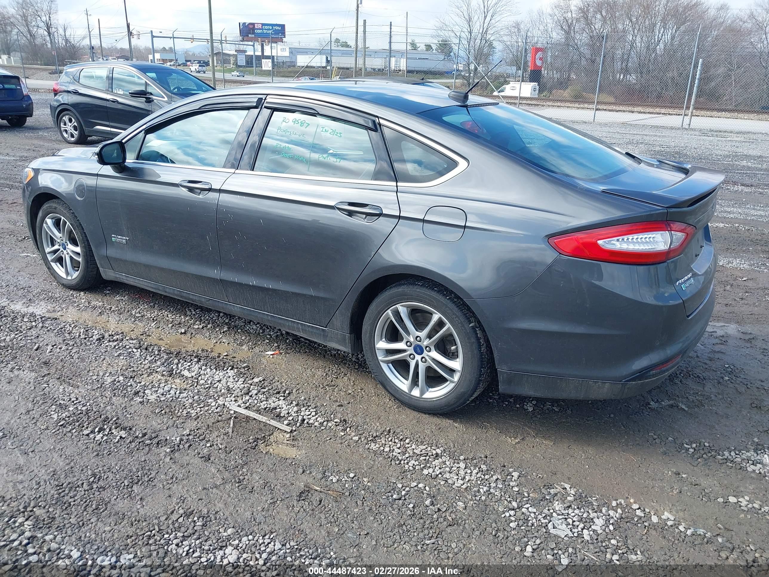 FORD FUSION image 3