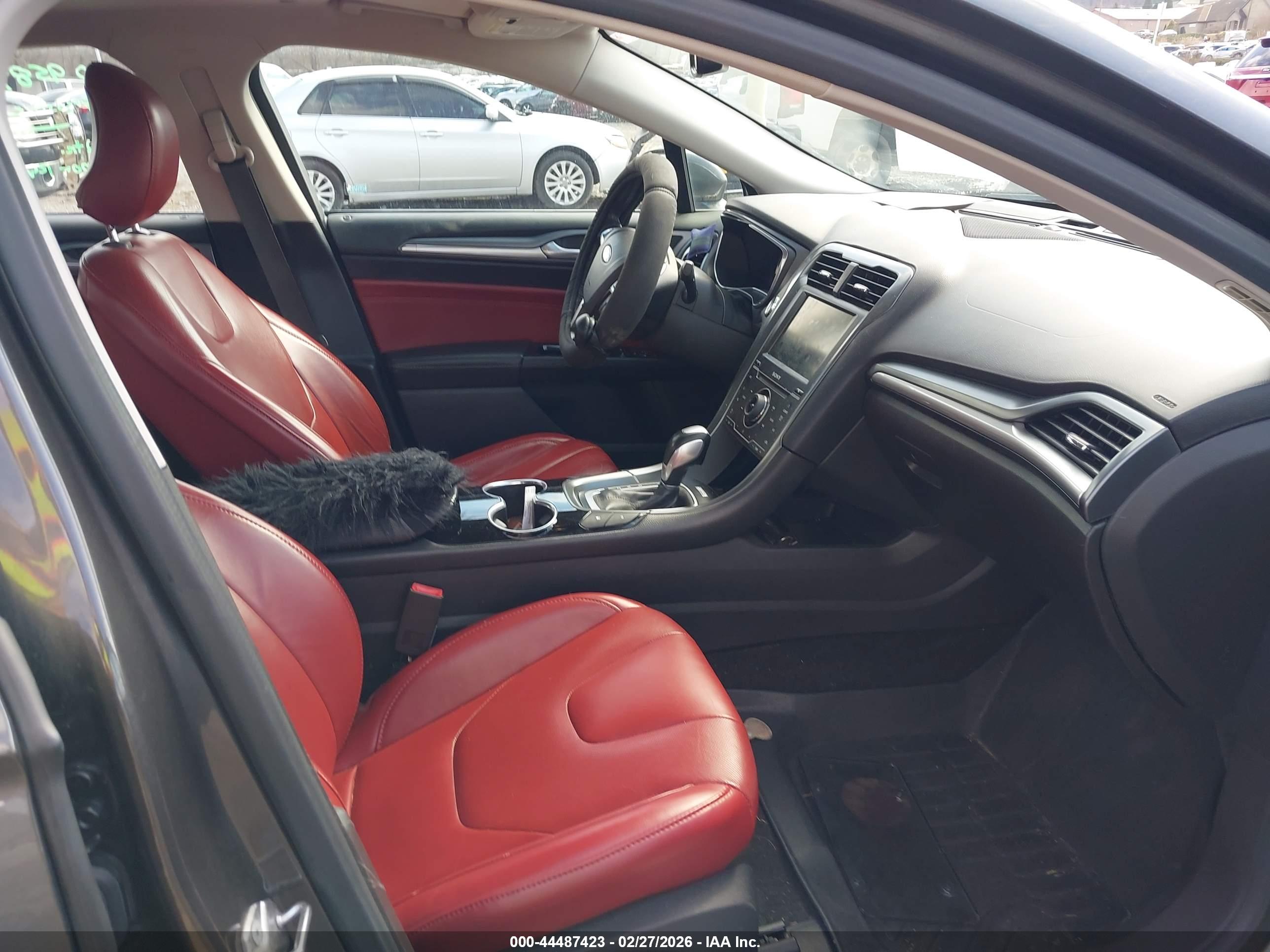 FORD FUSION image 5