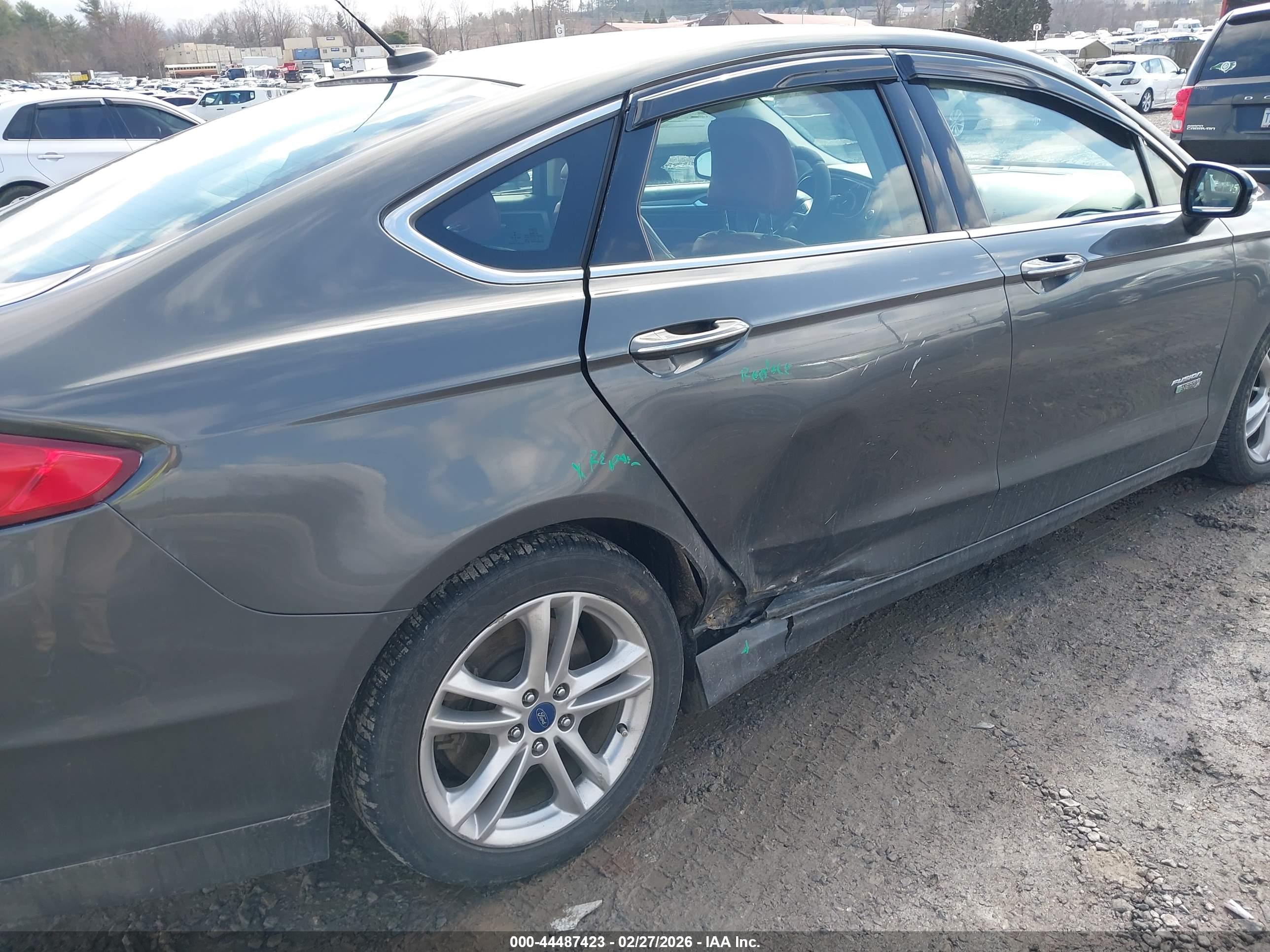 FORD FUSION image 6
