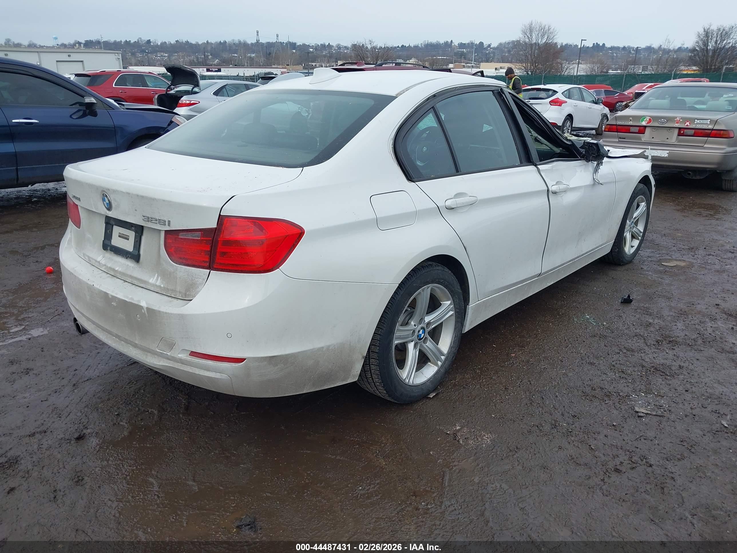 BMW 328I image 4