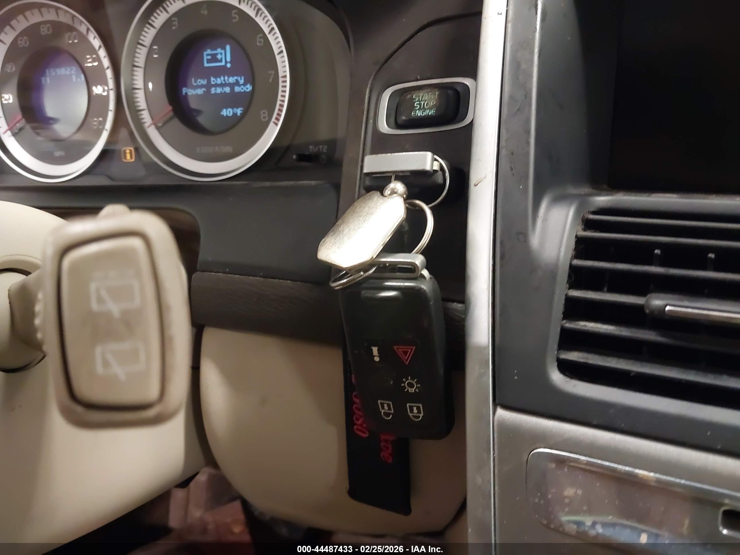 VOLVO XC60 image 11