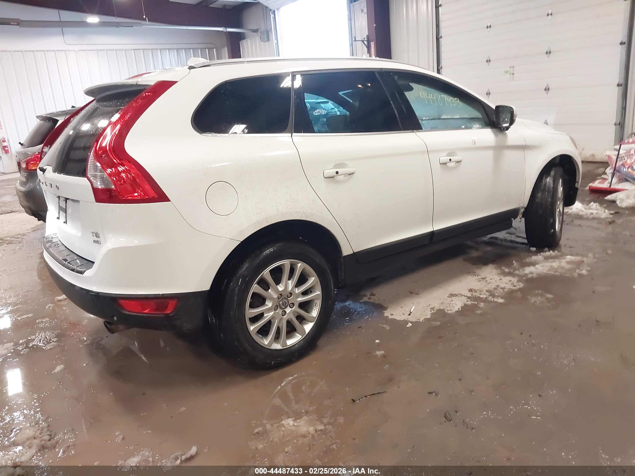 VOLVO XC60 image 4