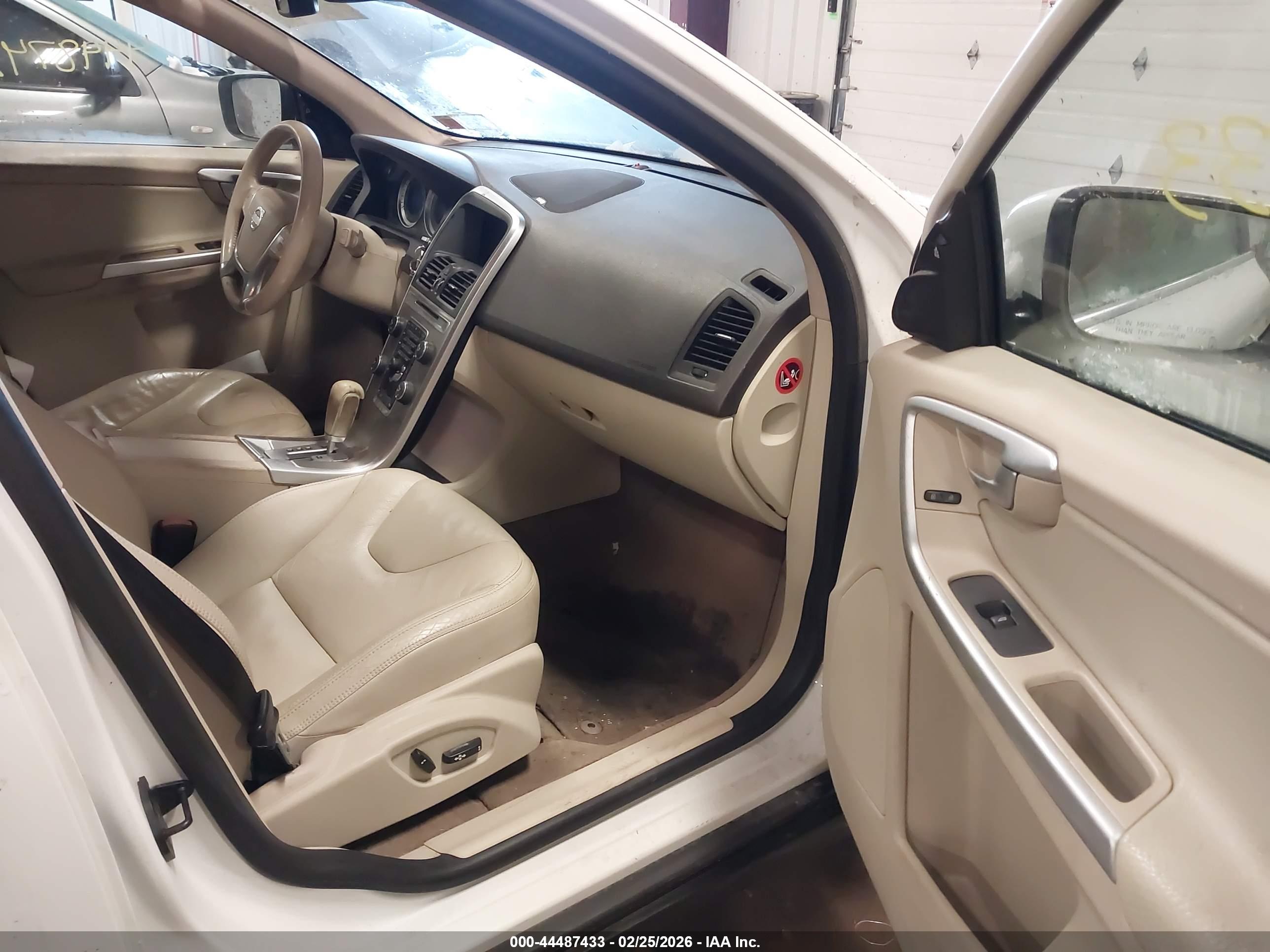 VOLVO XC60 image 5