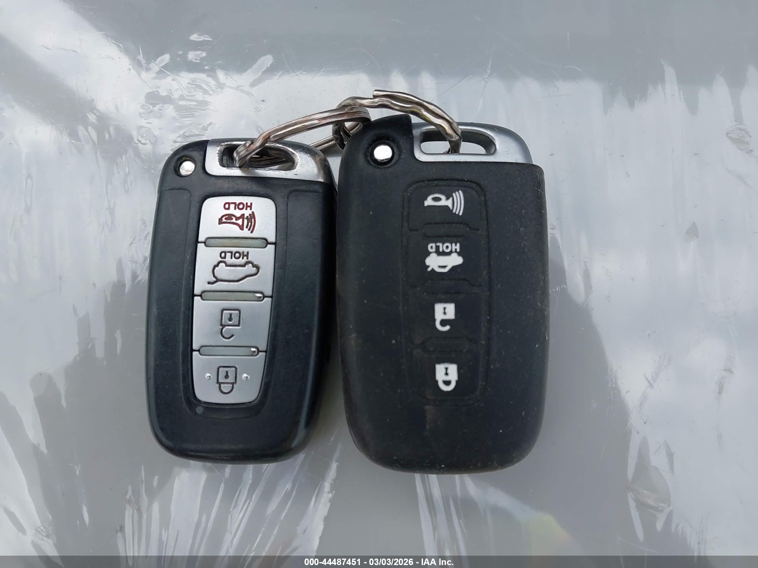 HYUNDAI VELOSTER image 11