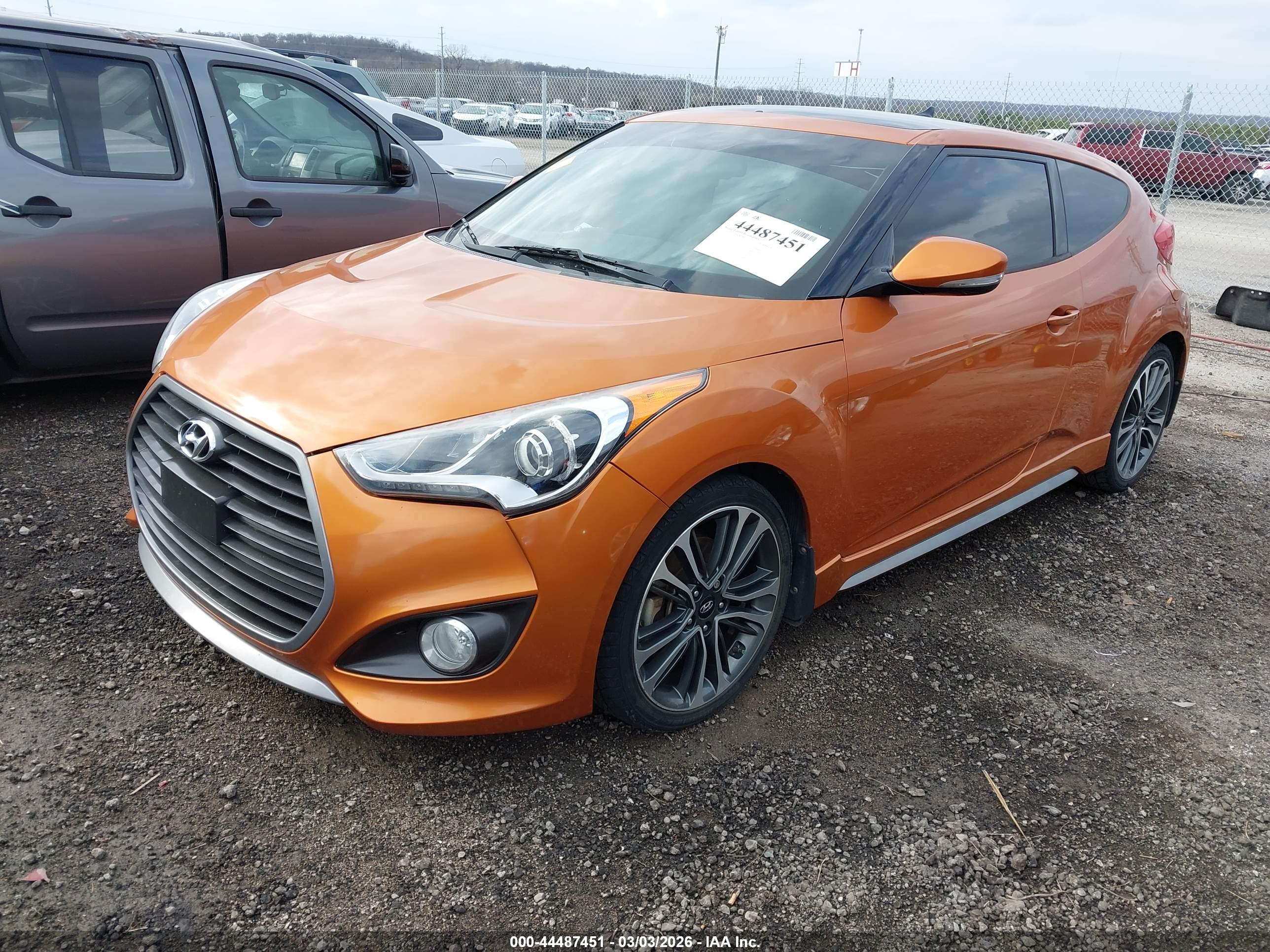 HYUNDAI VELOSTER image 2