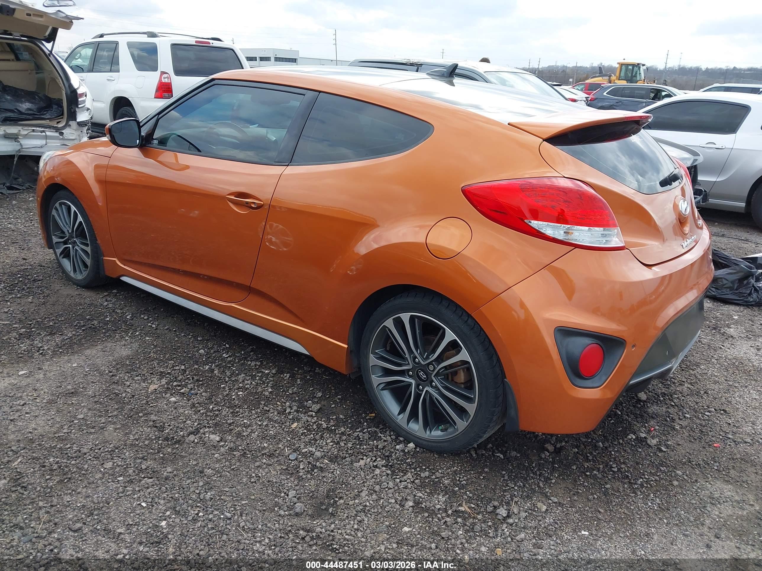 HYUNDAI VELOSTER image 3