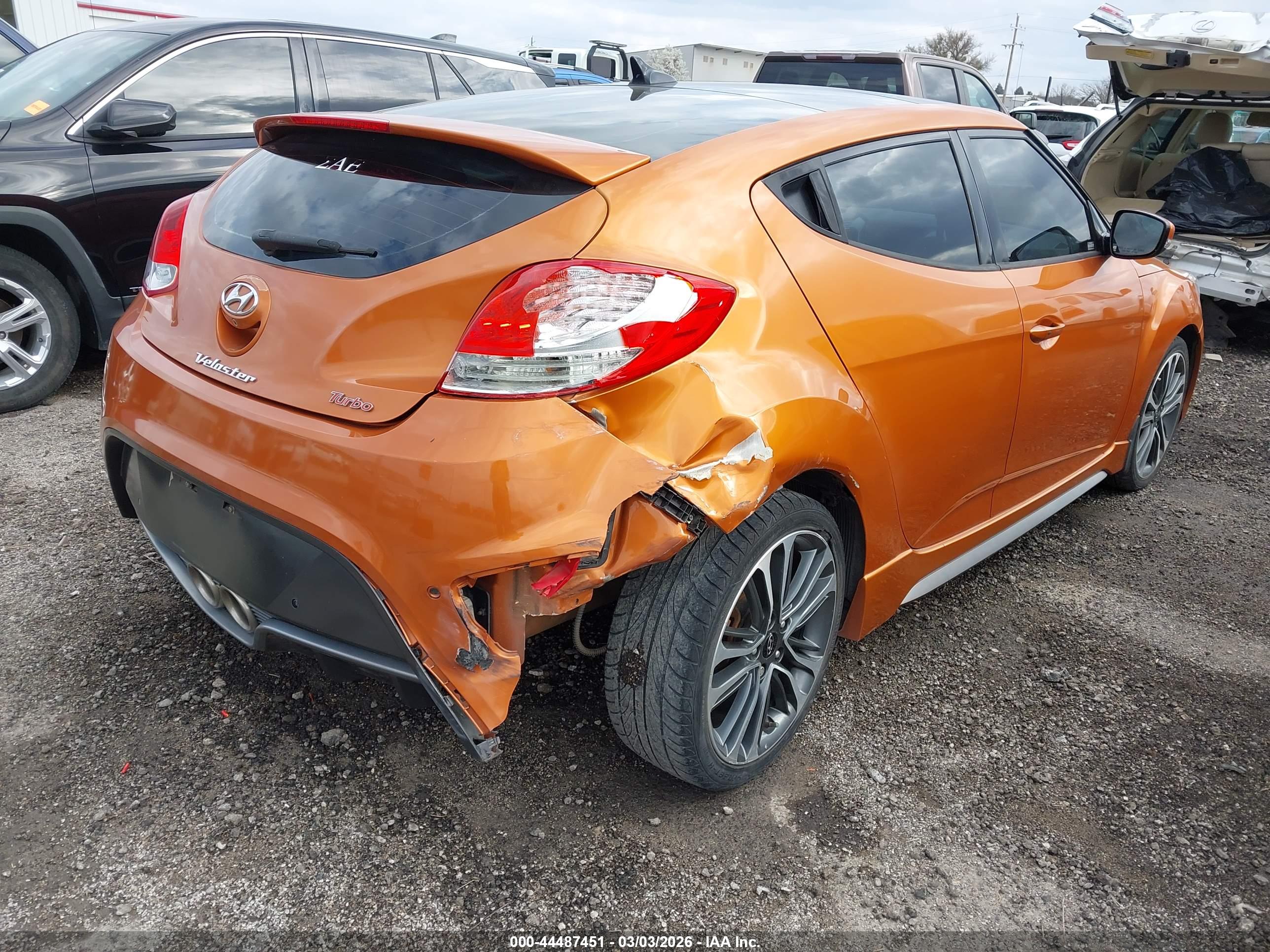 HYUNDAI VELOSTER image 4