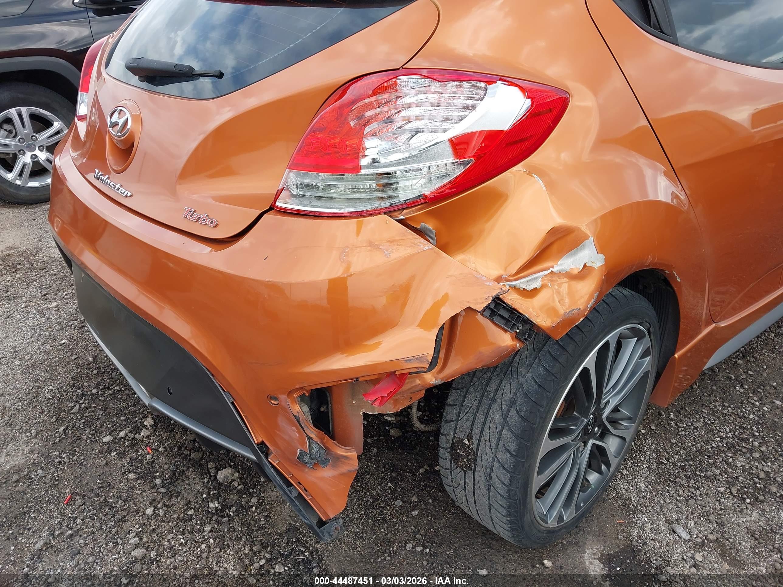 HYUNDAI VELOSTER image 6
