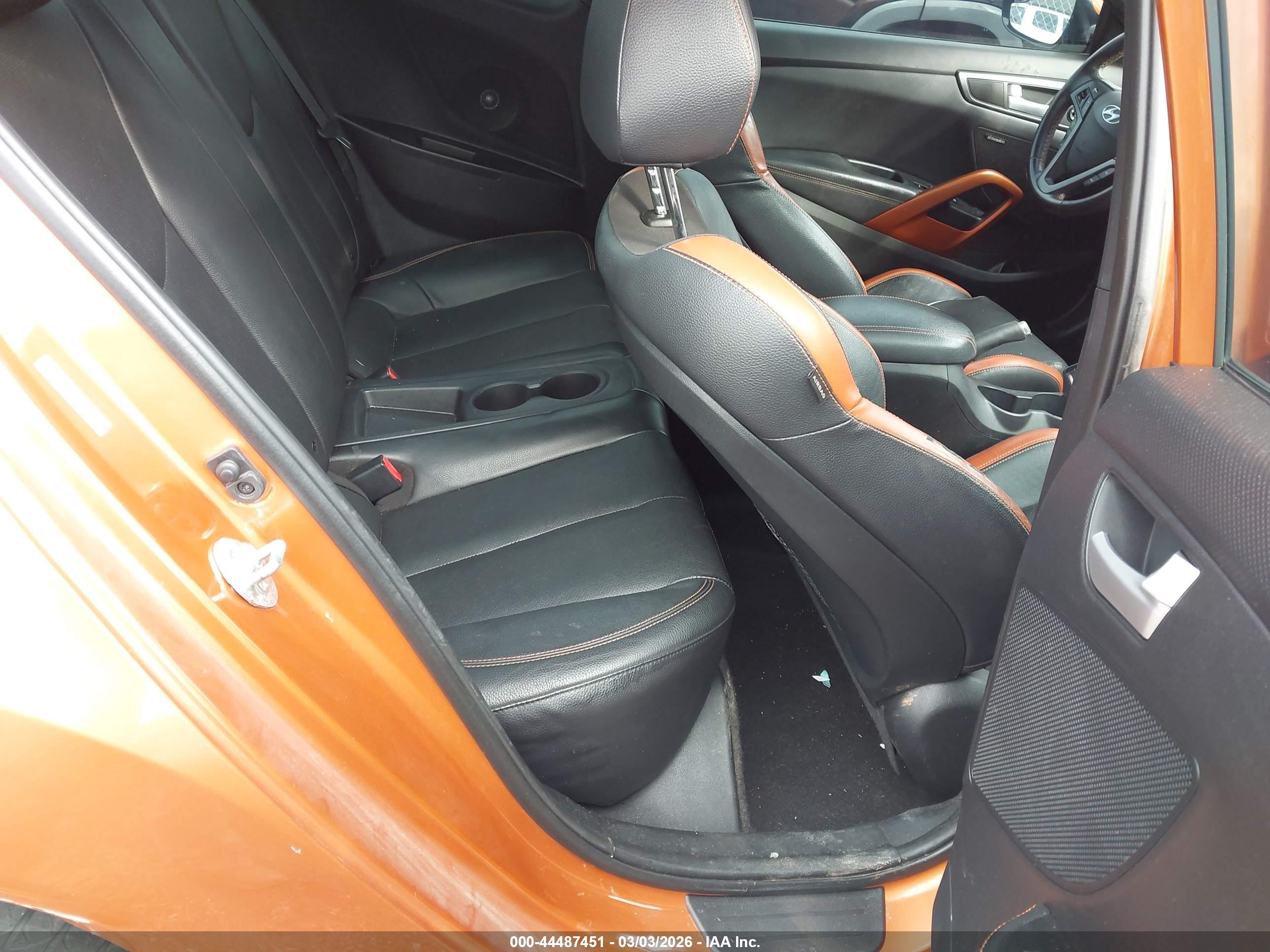 HYUNDAI VELOSTER image 8