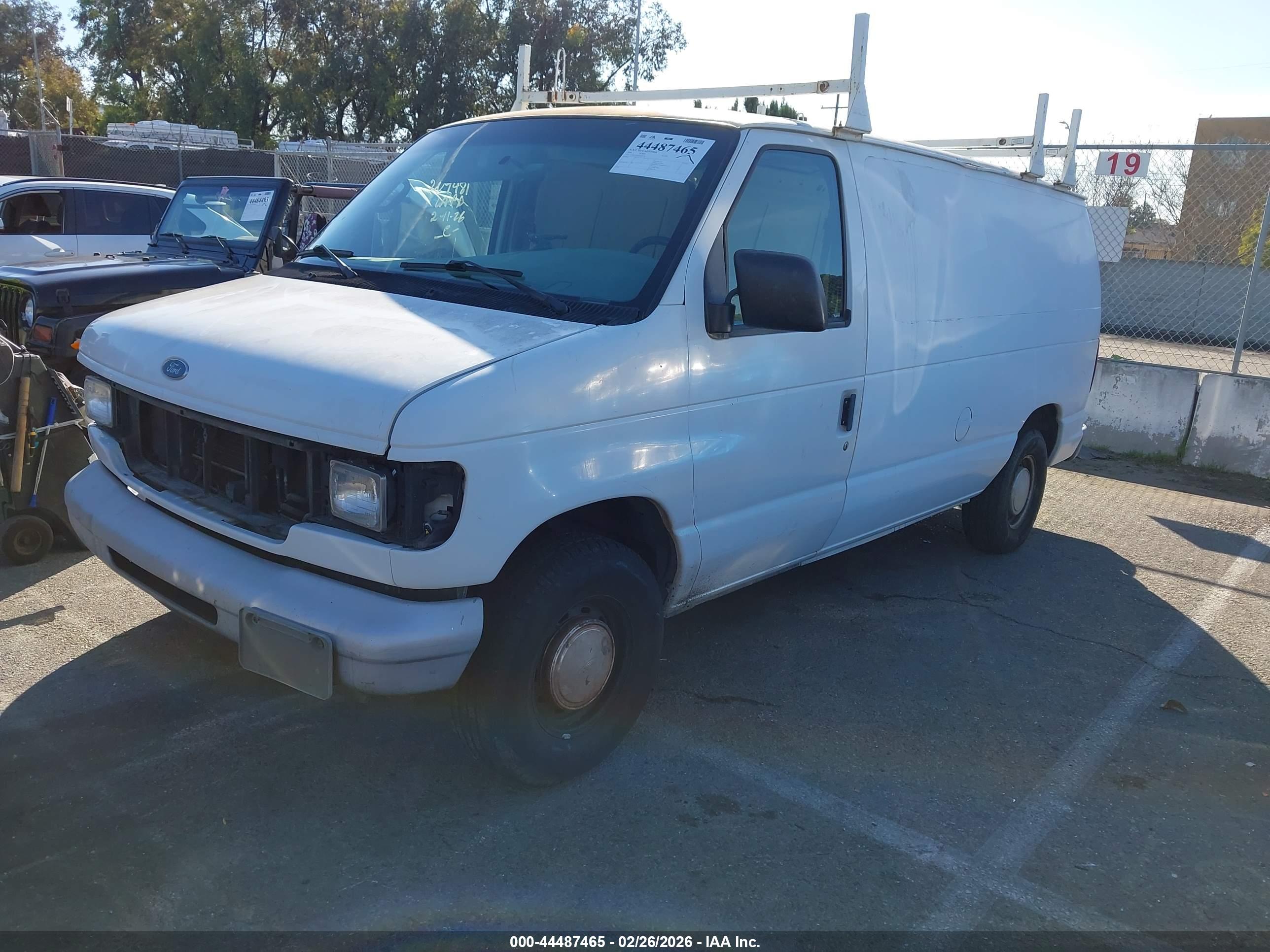 FORD E-150 image 2