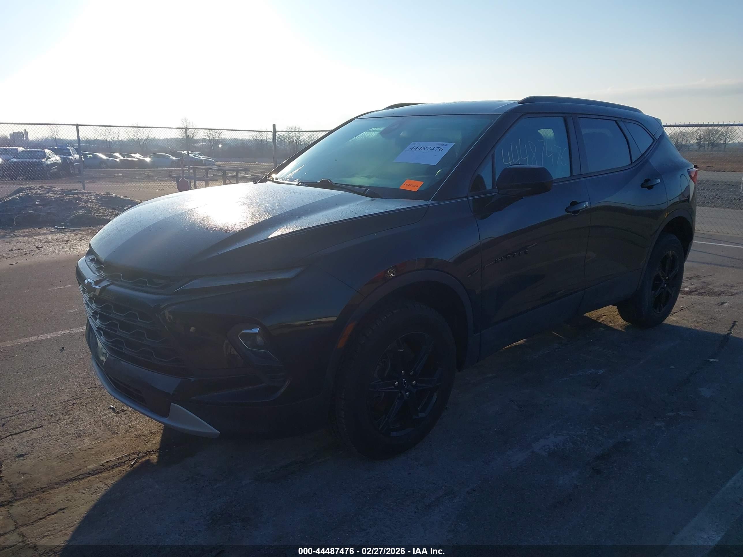 CHEVROLET BLAZER image 2
