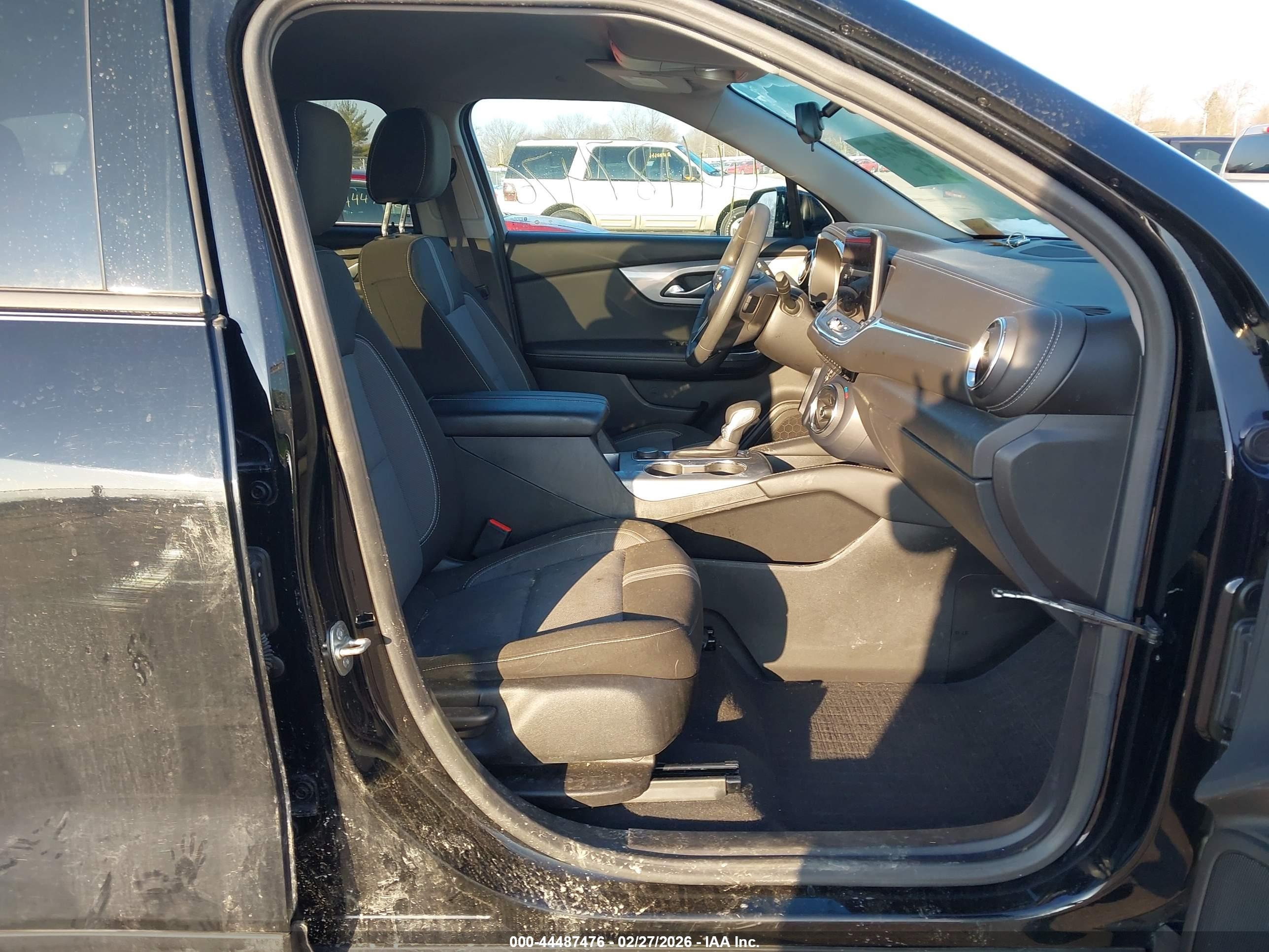 CHEVROLET BLAZER image 5