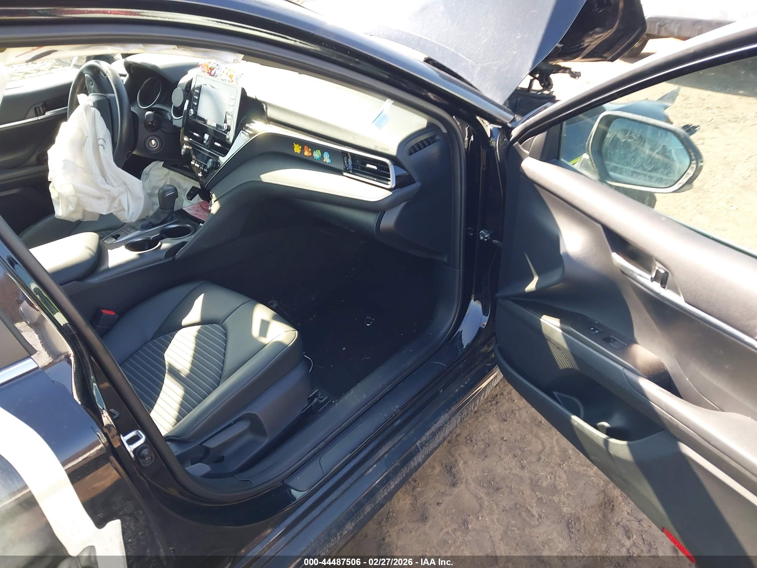 TOYOTA CAMRY image 5