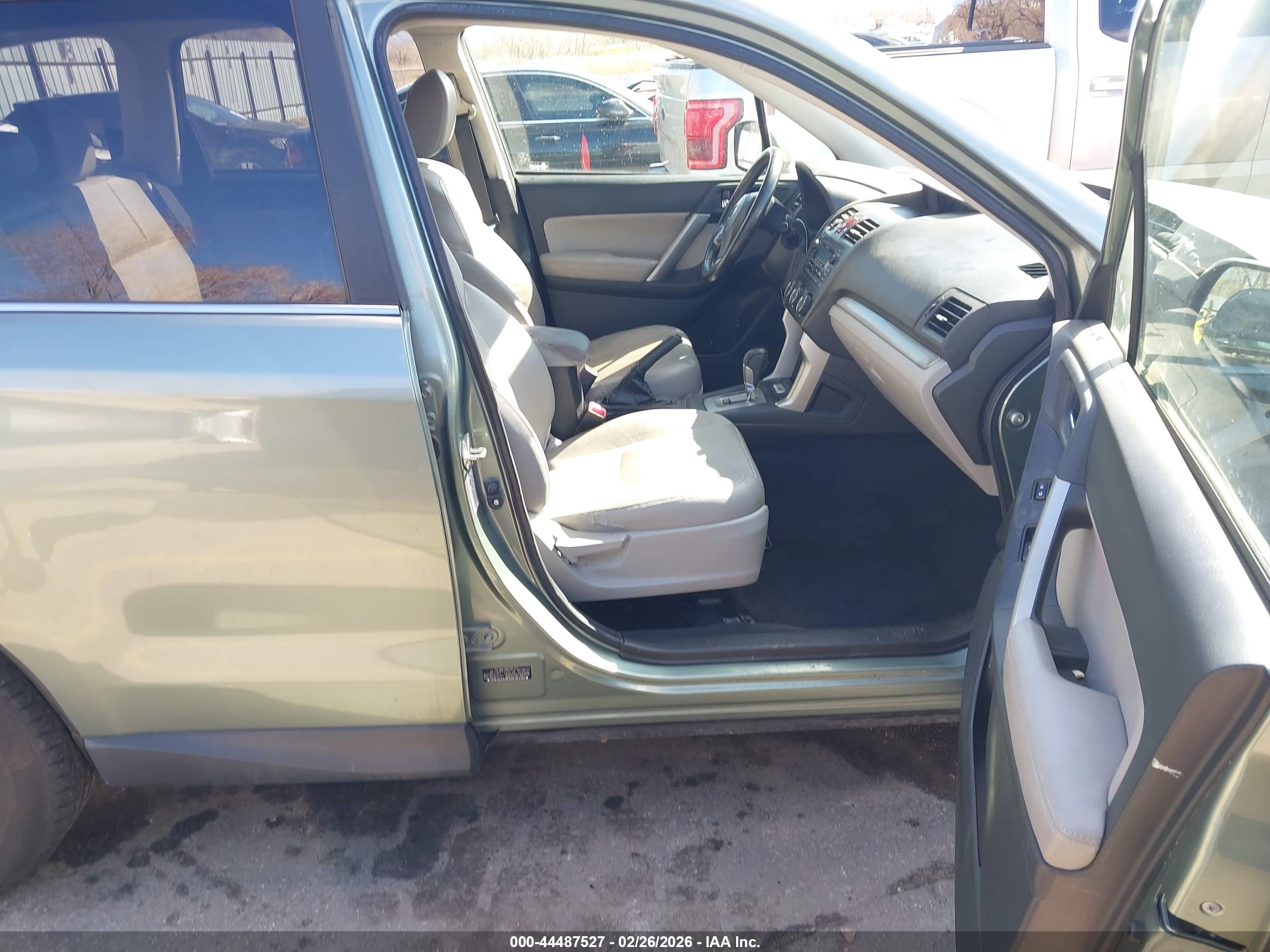 SUBARU FORESTER image 5