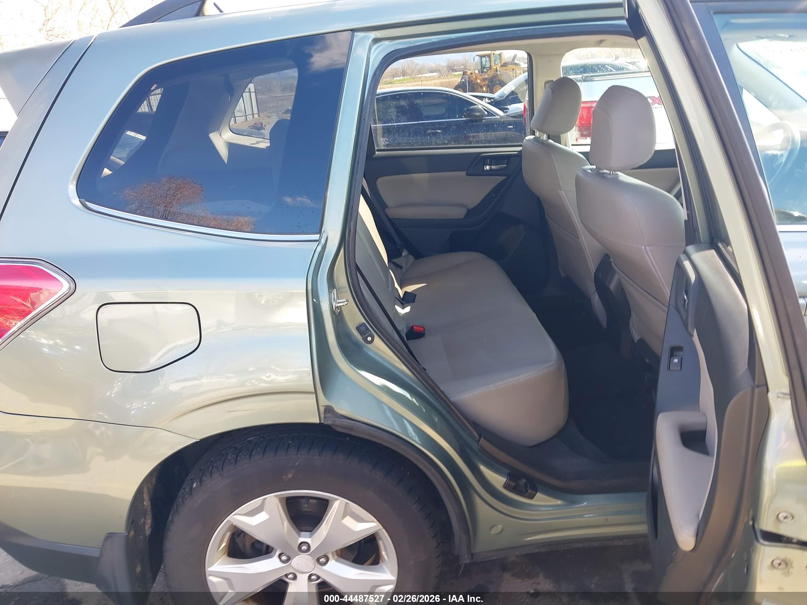 SUBARU FORESTER image 8
