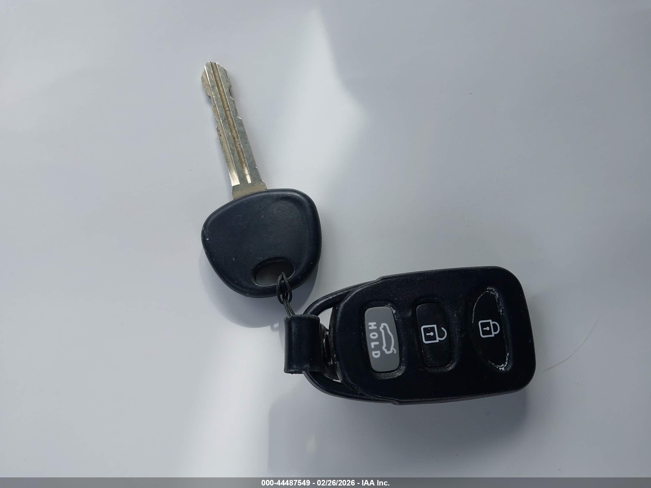 HYUNDAI ELANTRA image 11