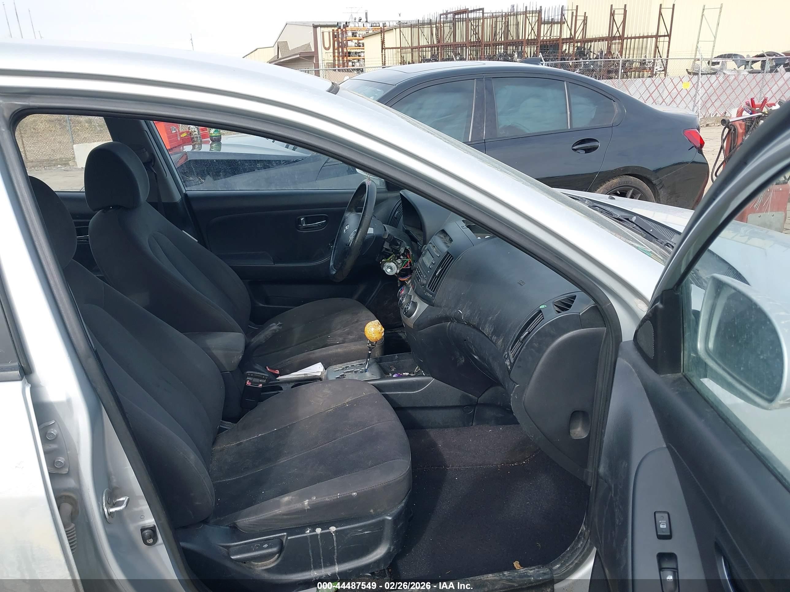 HYUNDAI ELANTRA image 5