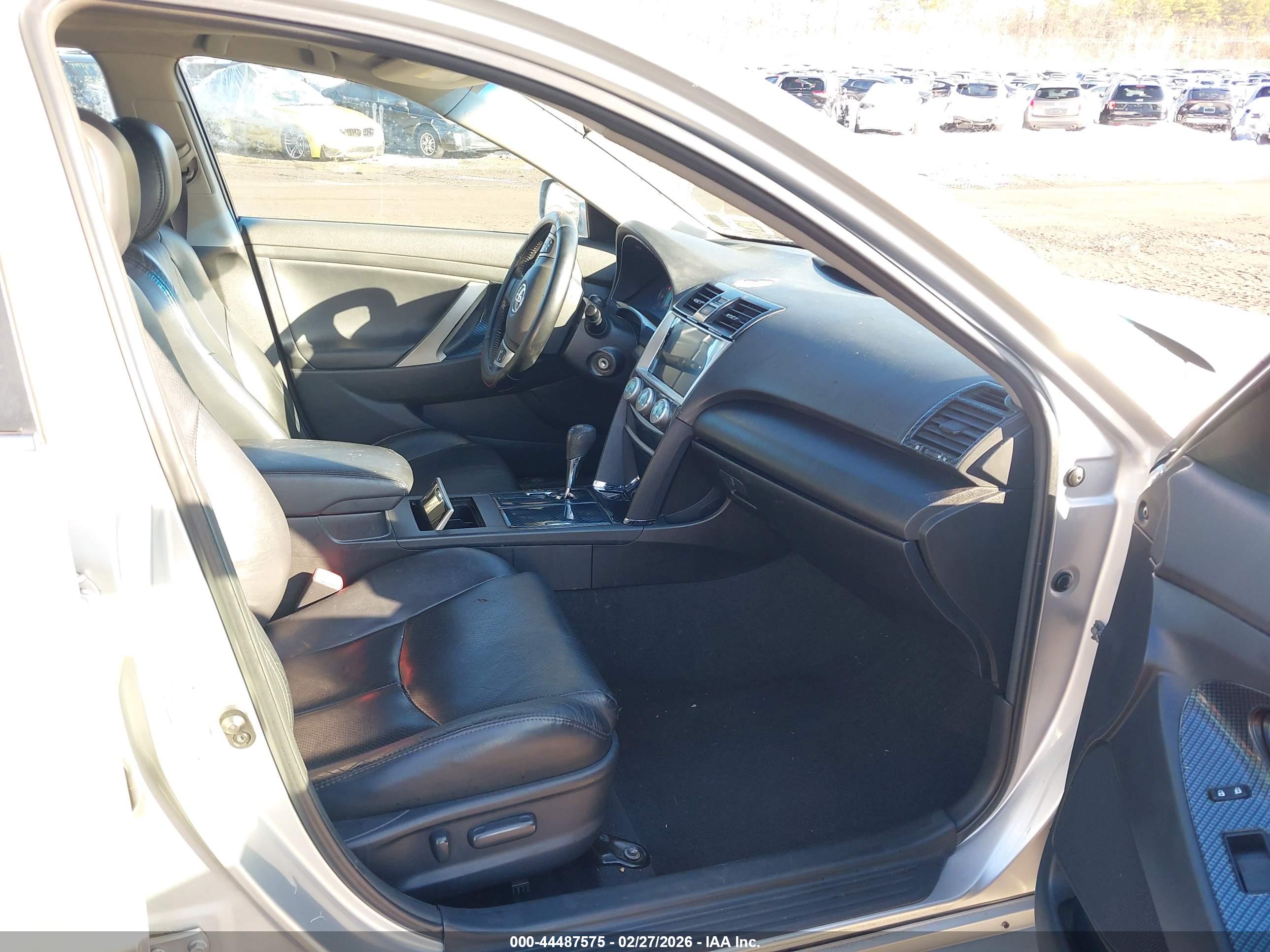 TOYOTA CAMRY image 5
