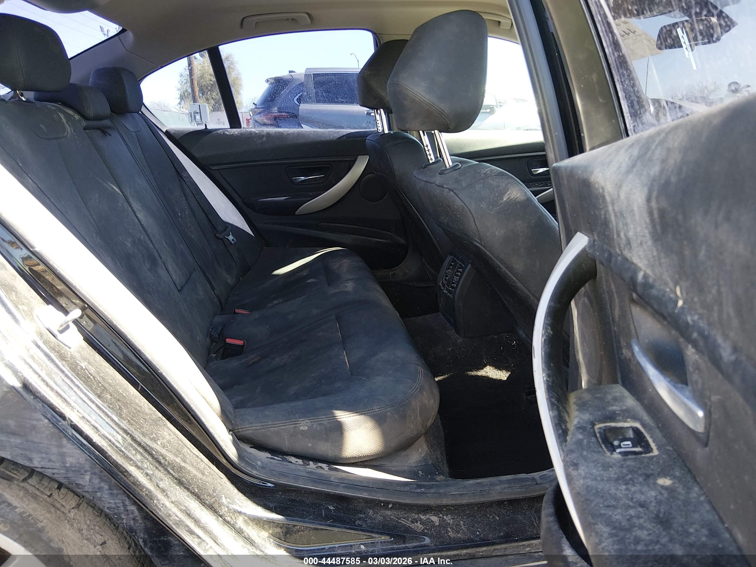 BMW 320I image 8