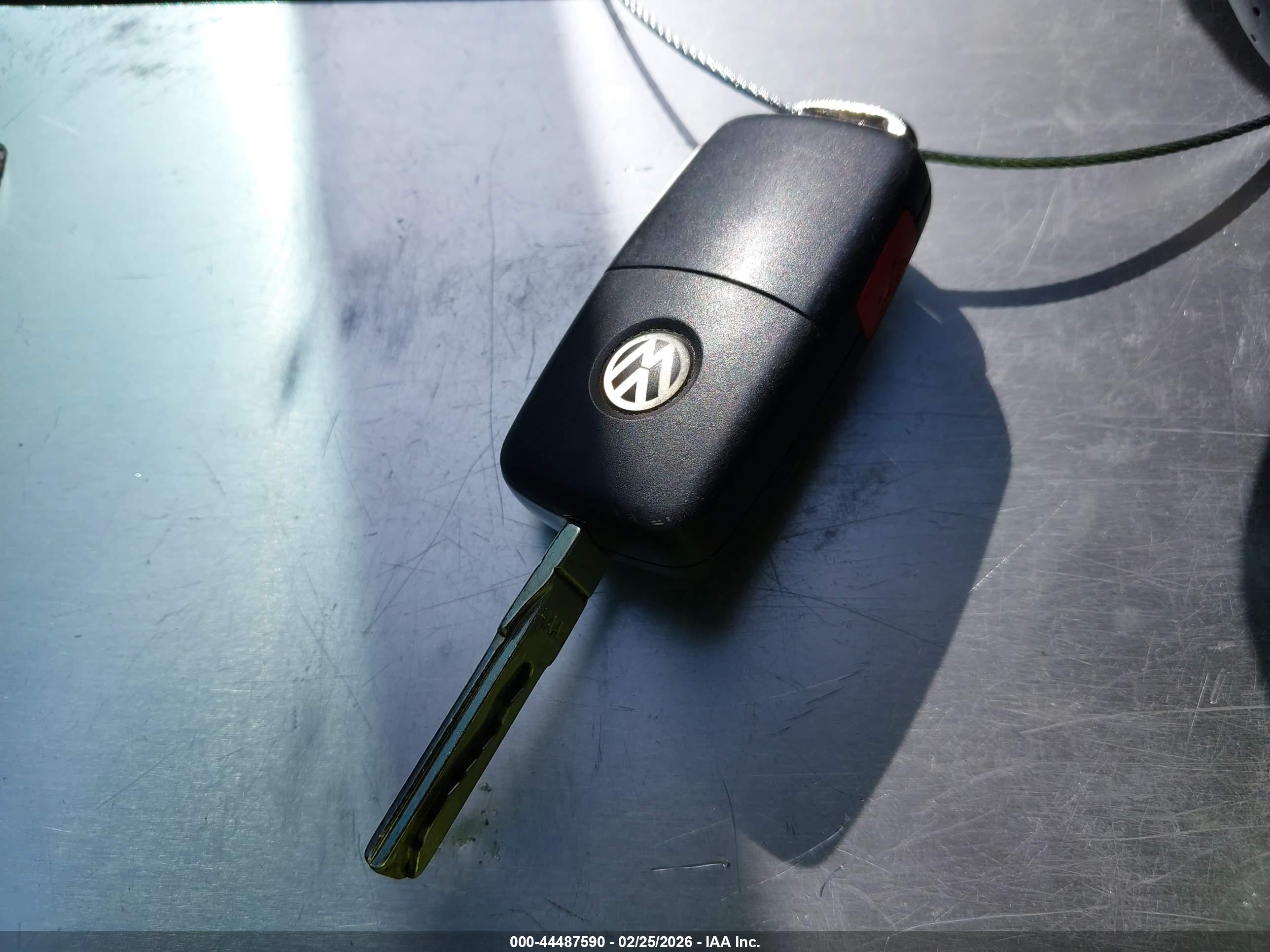 VOLKSWAGEN GTI image 11