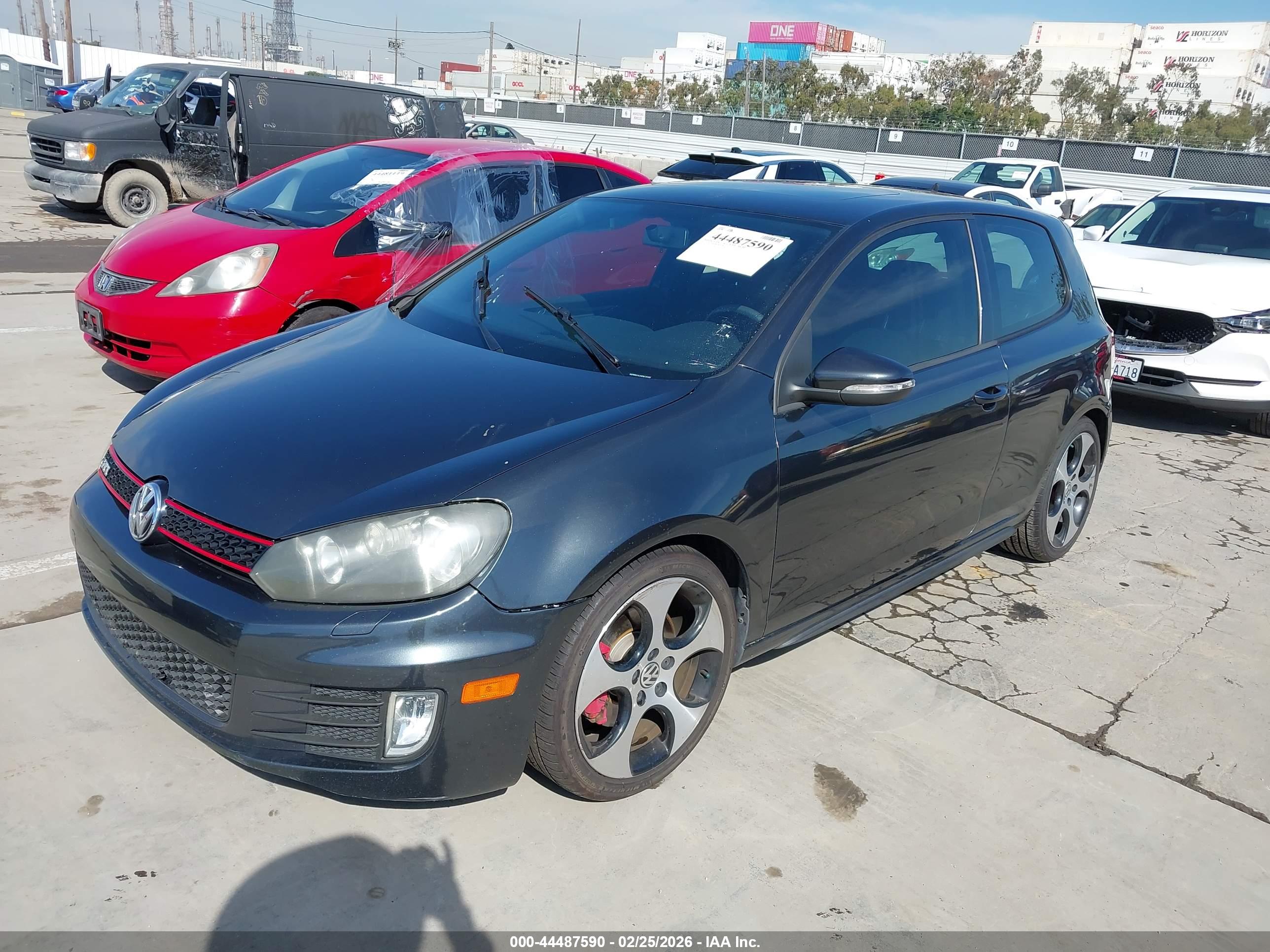 VOLKSWAGEN GTI image 2