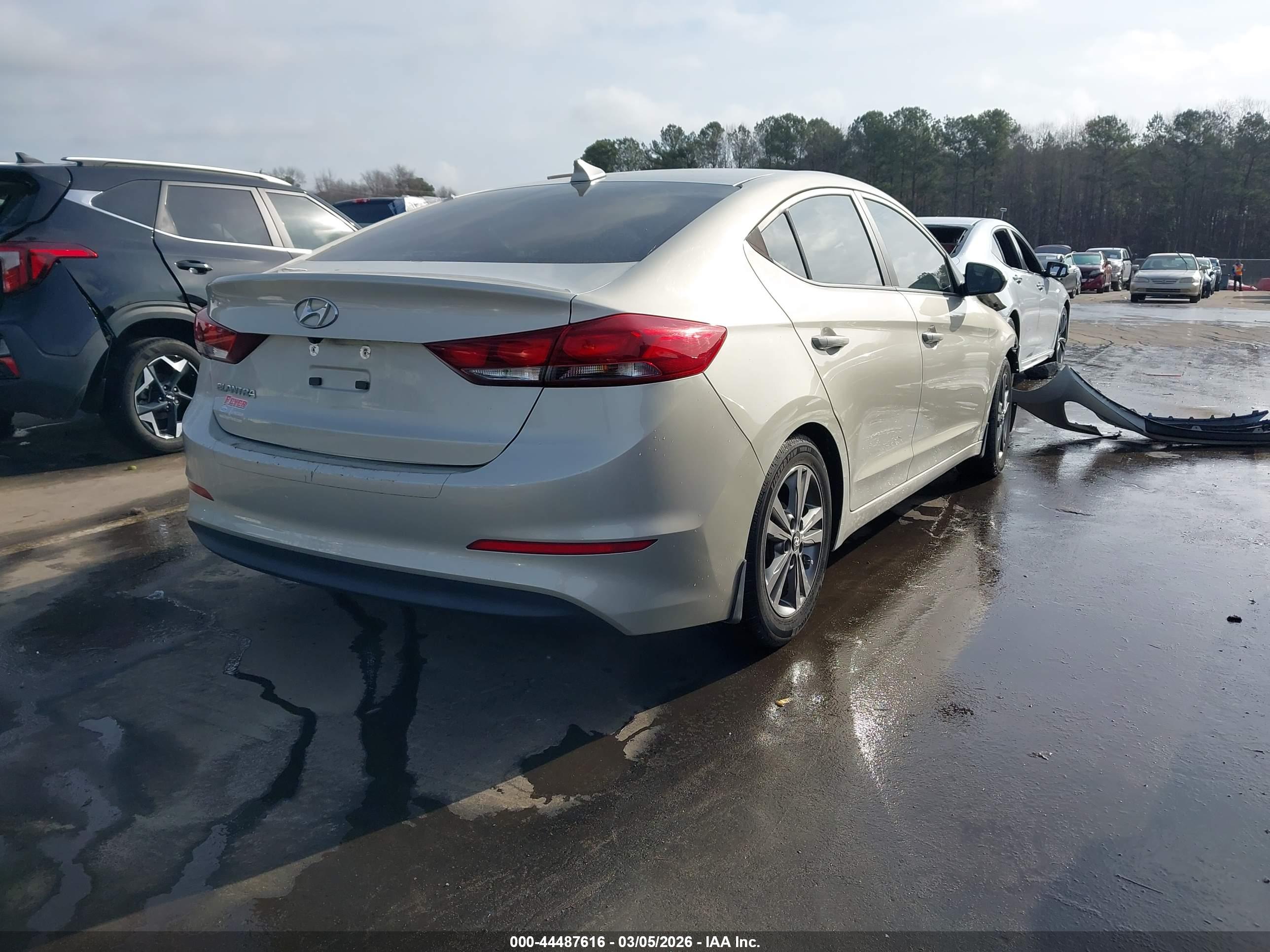 HYUNDAI ELANTRA image 4