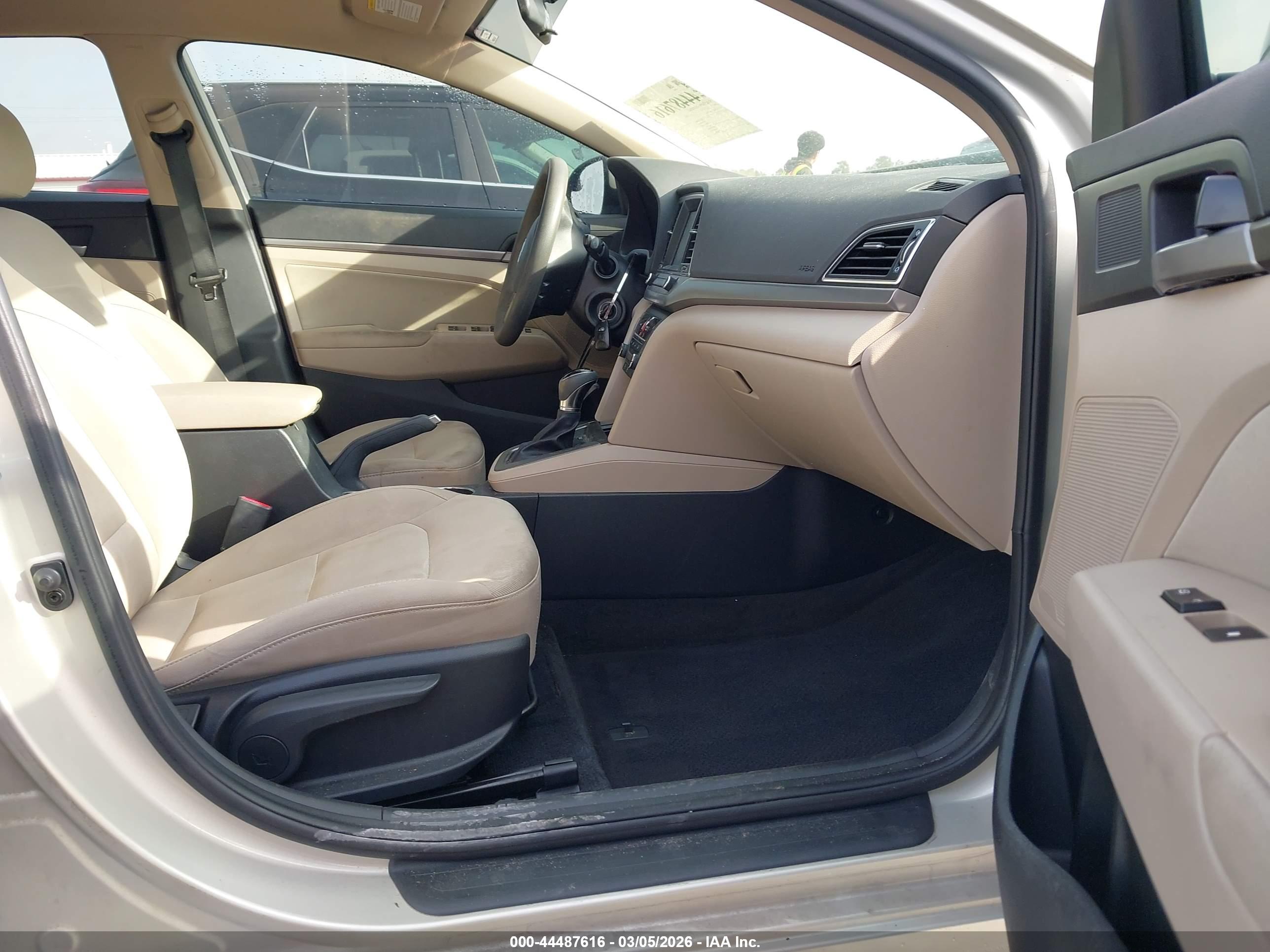 HYUNDAI ELANTRA image 5