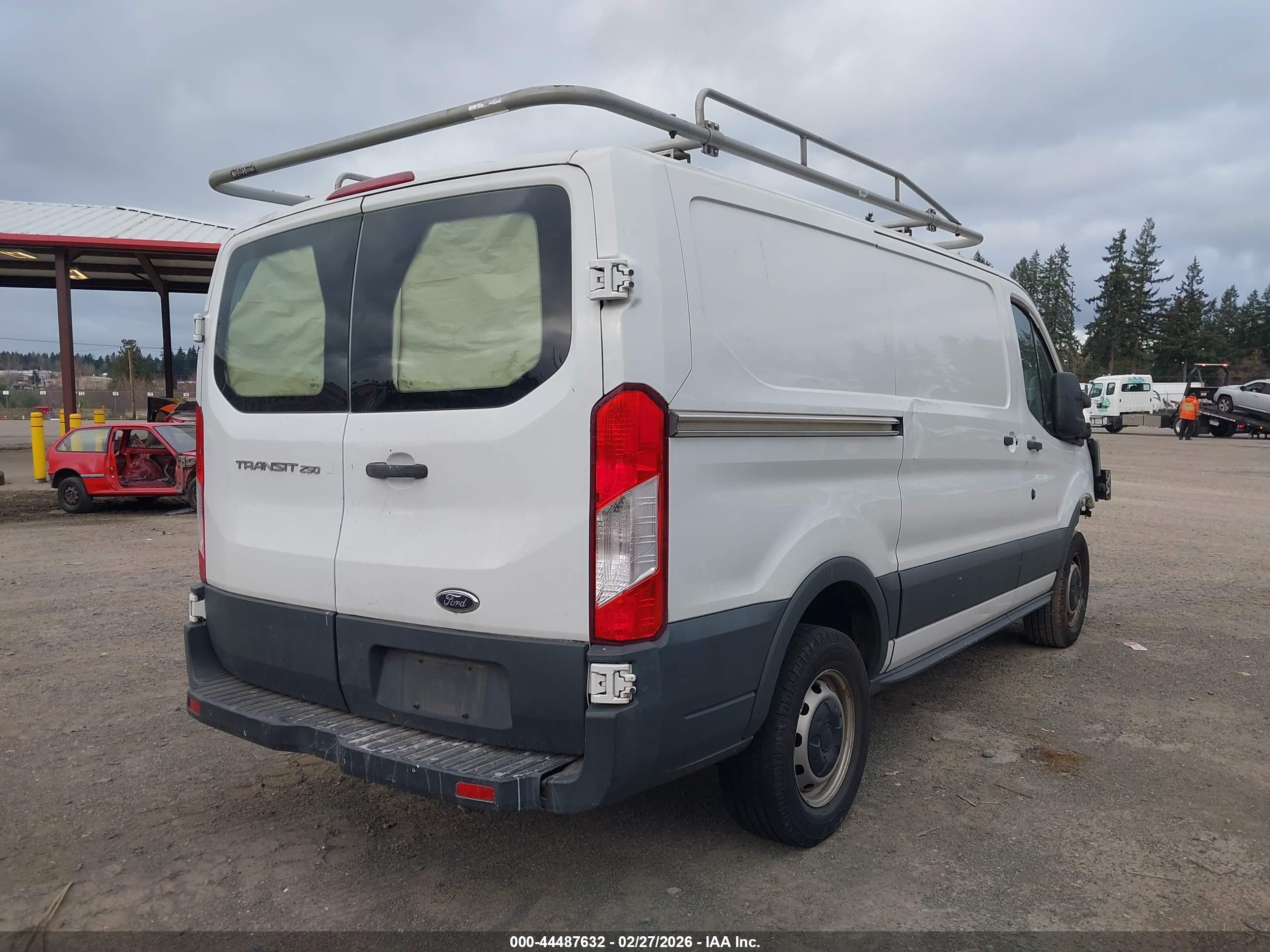 FORD TRANSIT-250 image 4