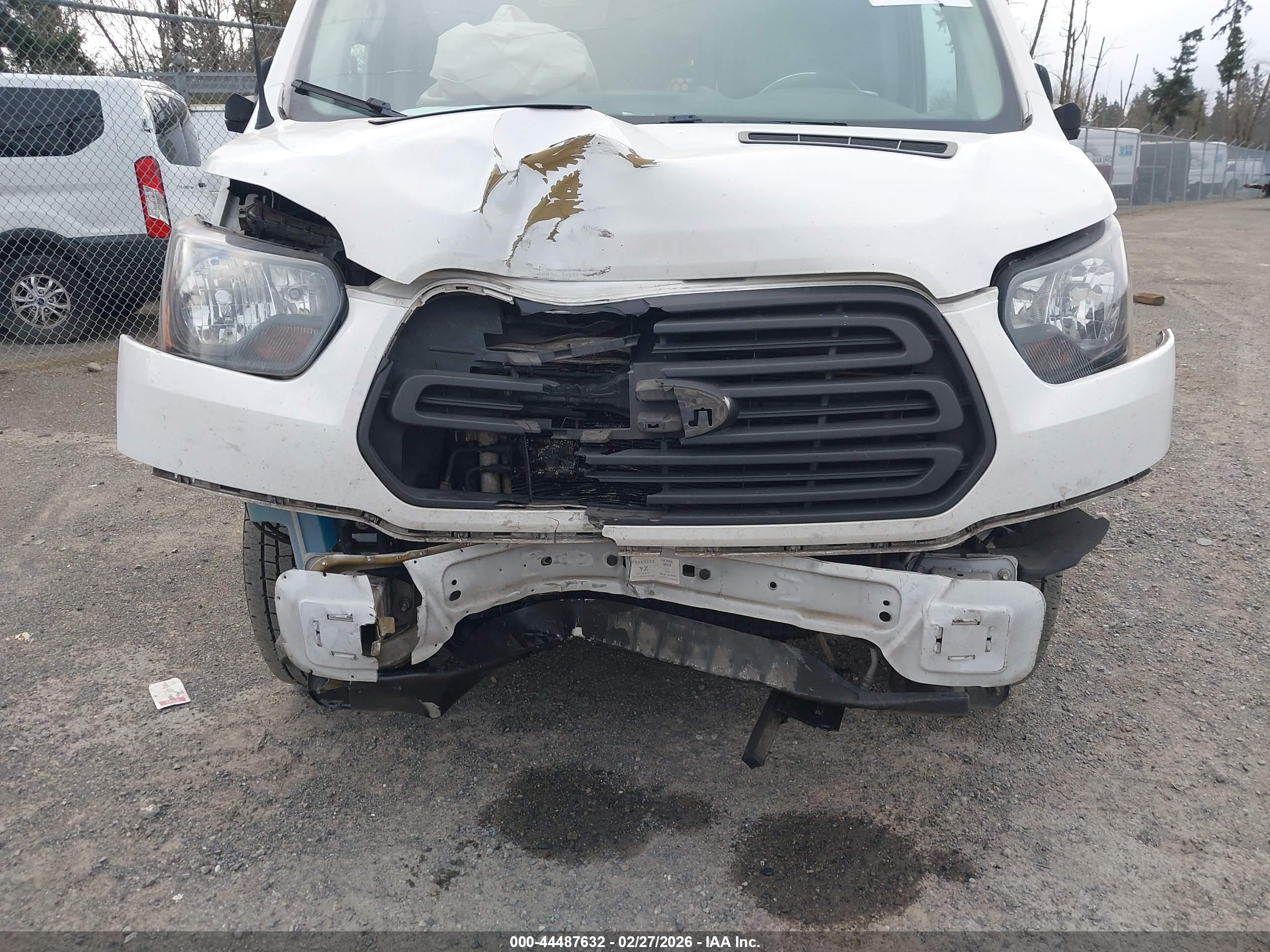 FORD TRANSIT-250 image 6