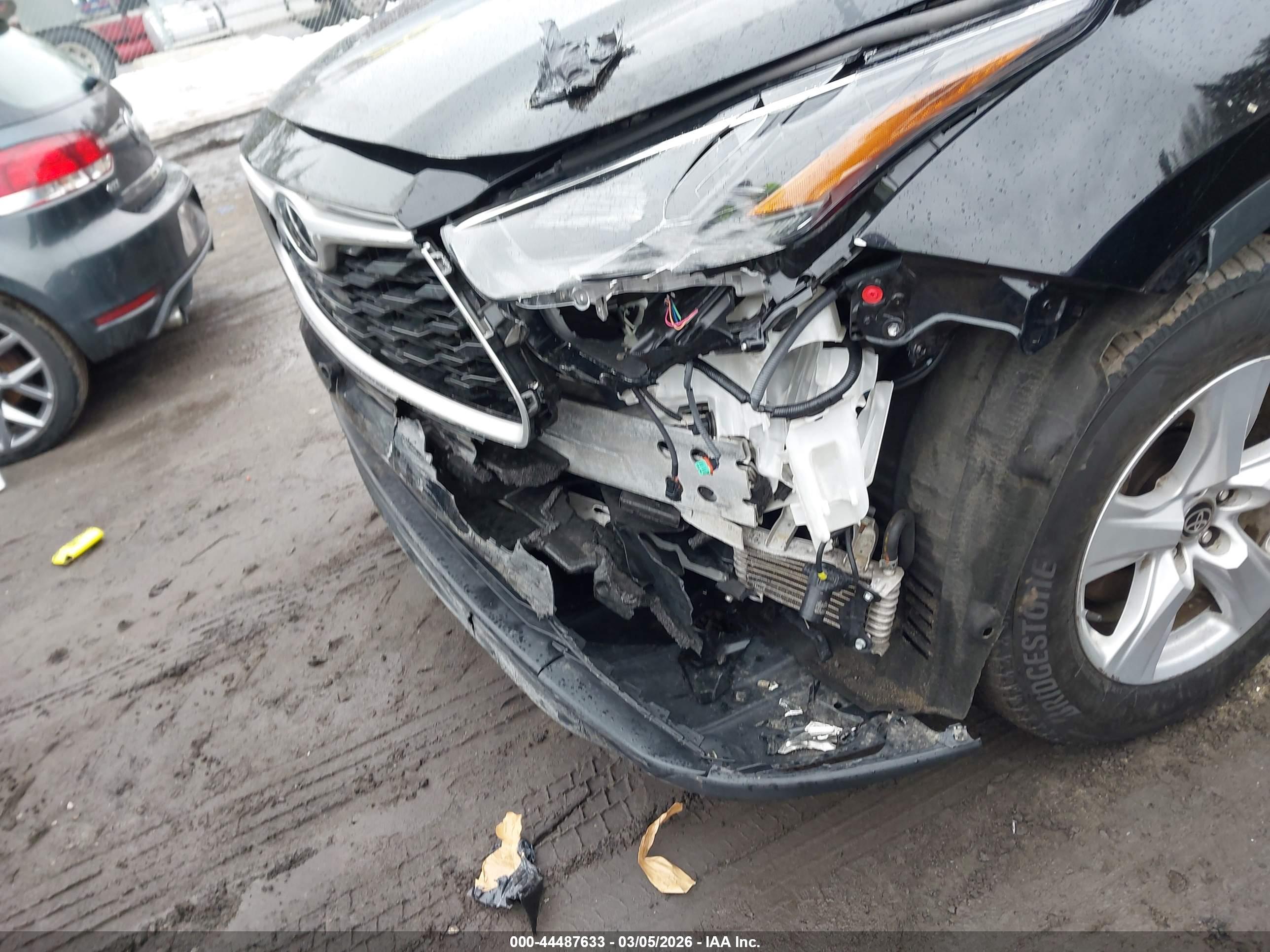 TOYOTA HIGHLANDER image 6