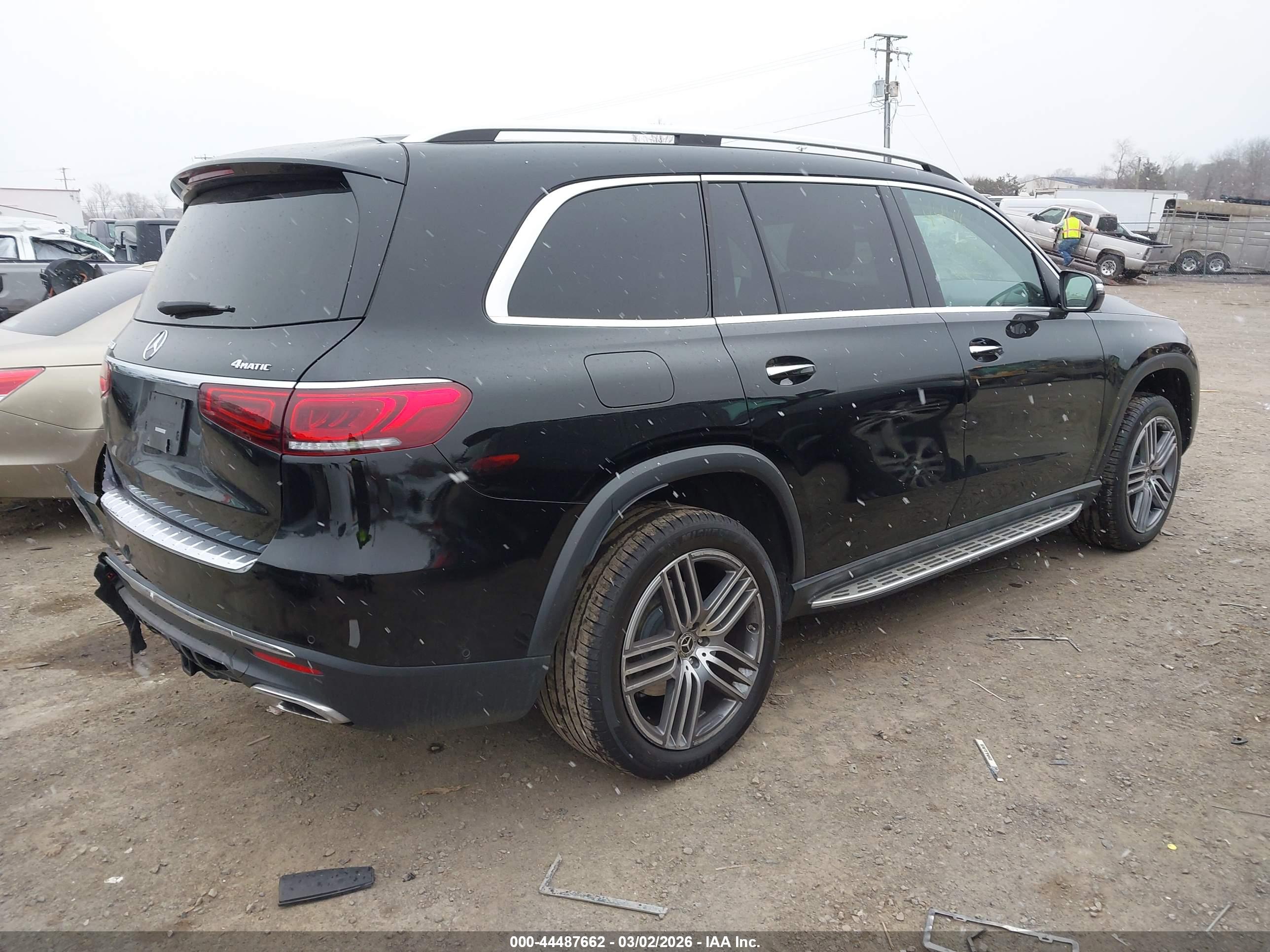 MERCEDES-BENZ GLS image 4