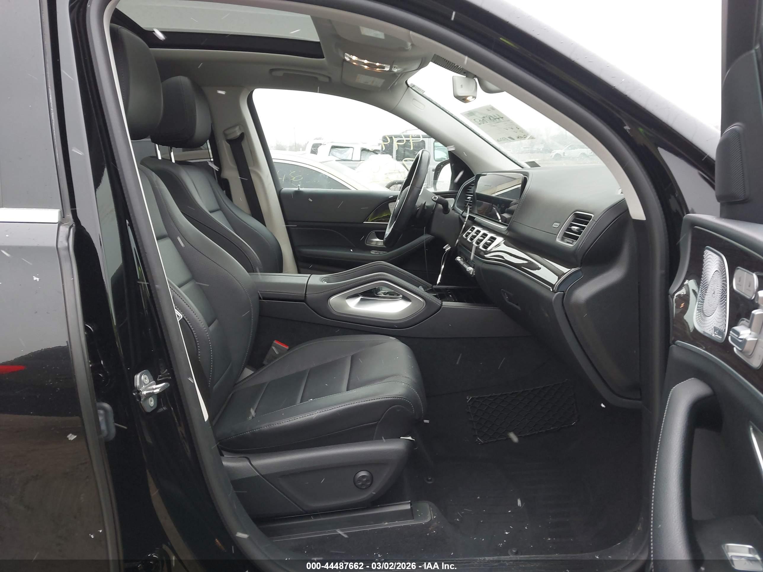 MERCEDES-BENZ GLS image 5