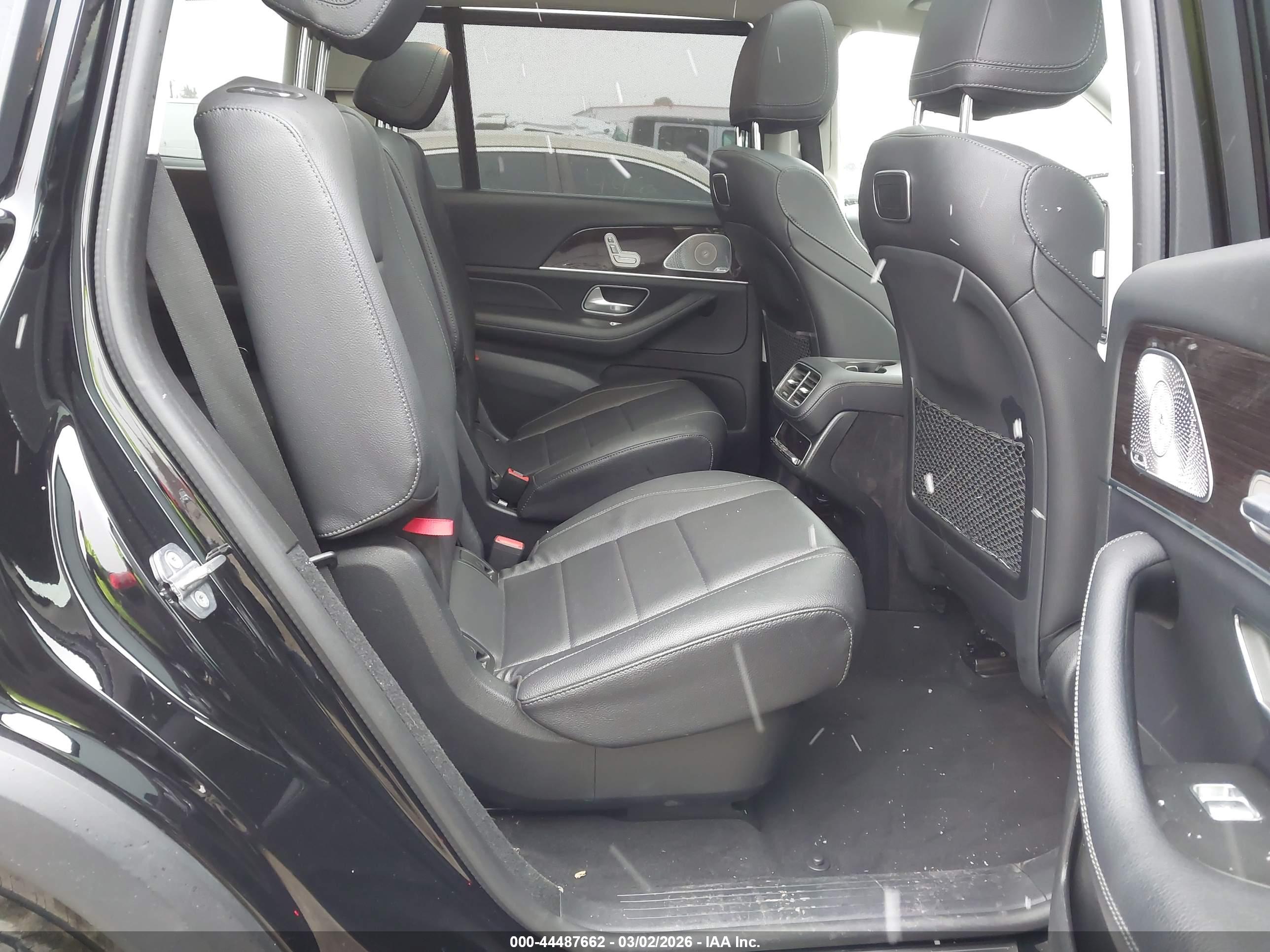 MERCEDES-BENZ GLS image 8