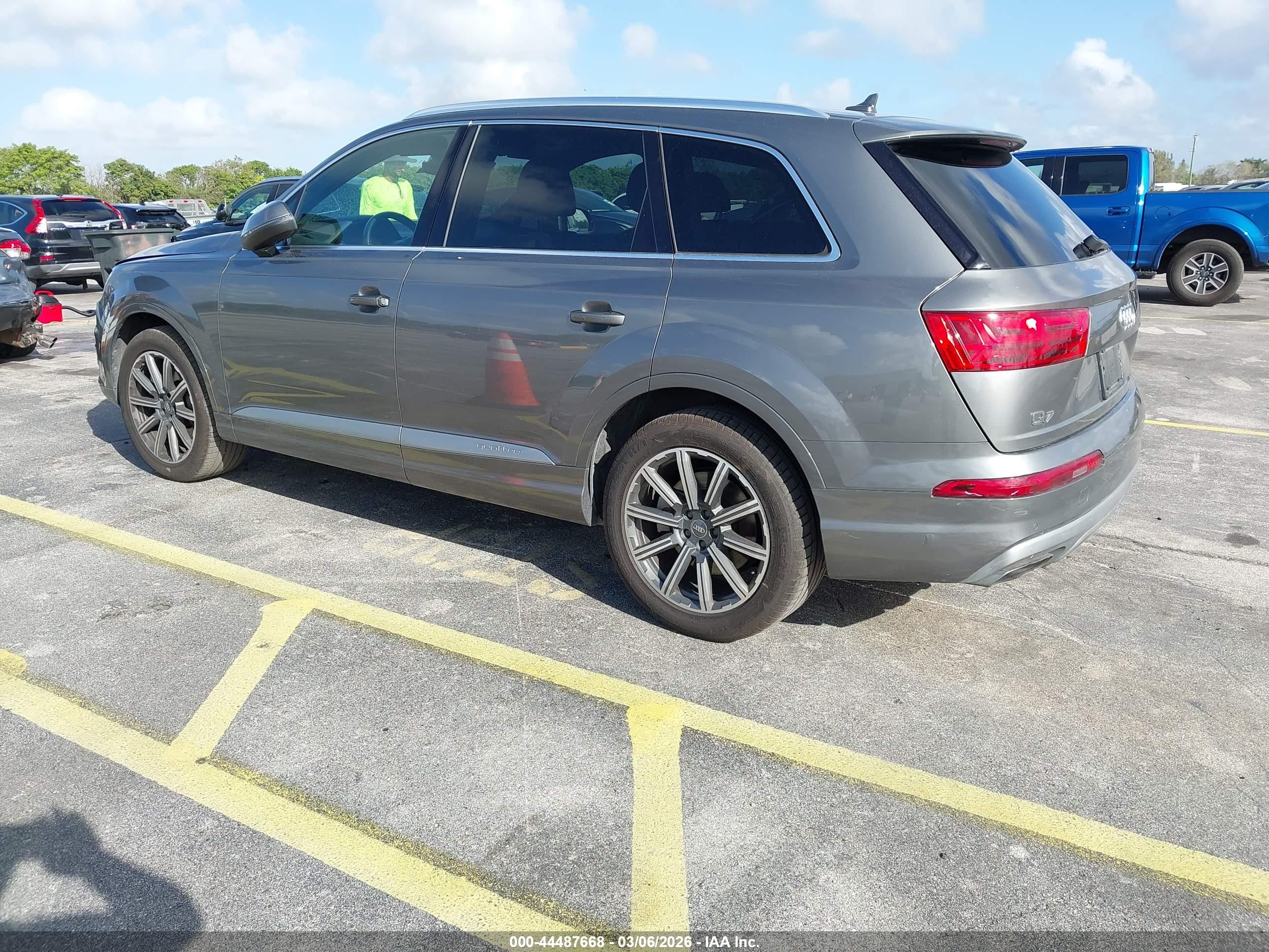 AUDI Q7 image 3