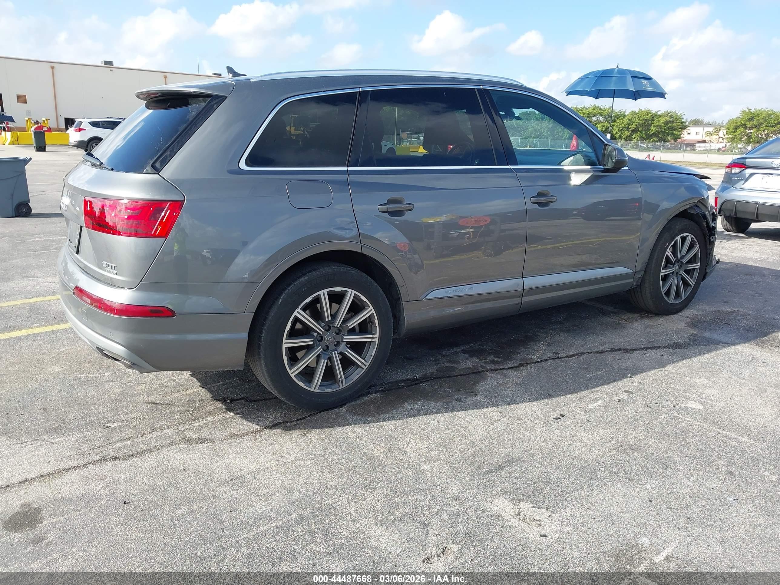AUDI Q7 image 4