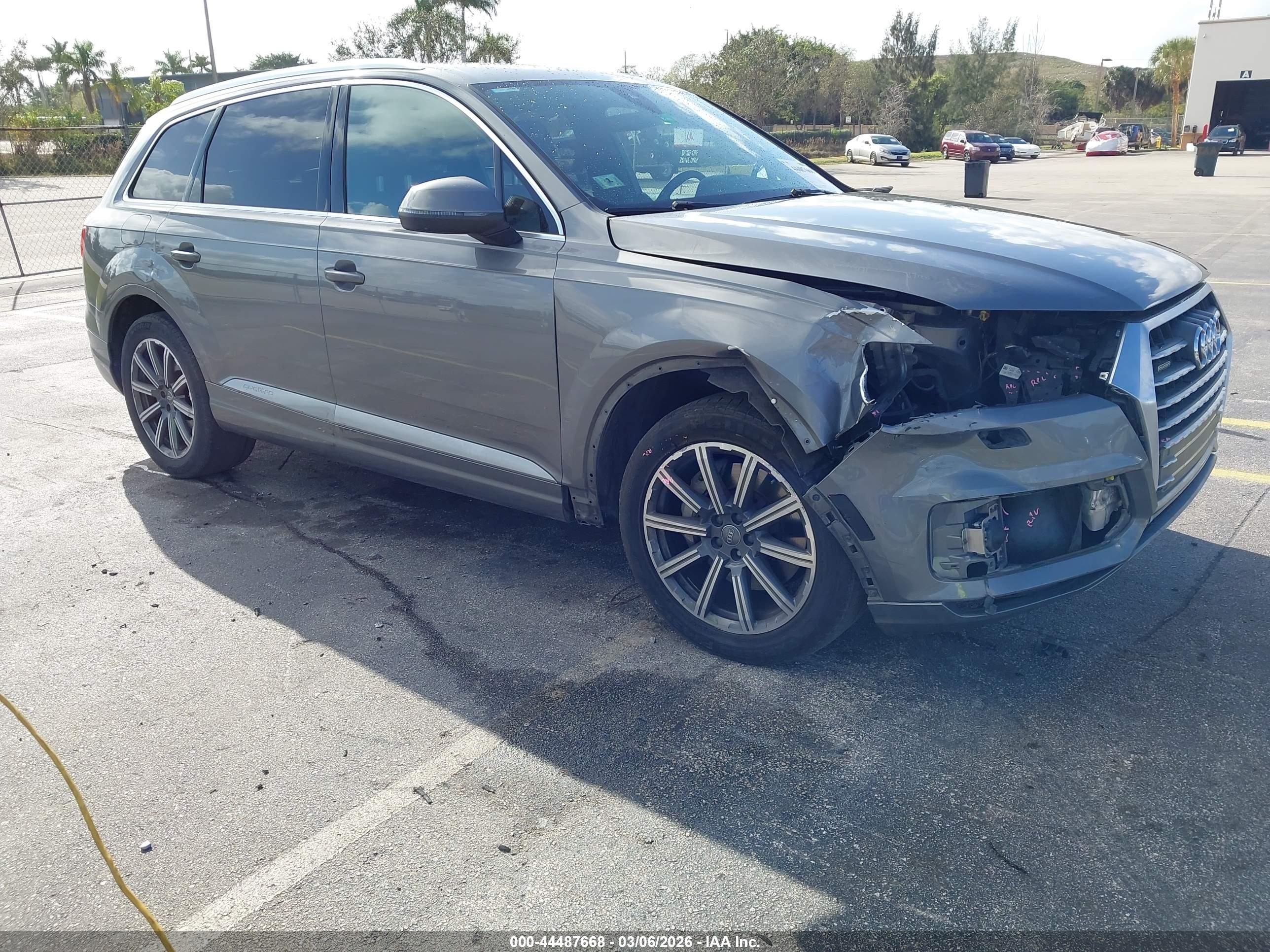 AUDI Q7 image 6