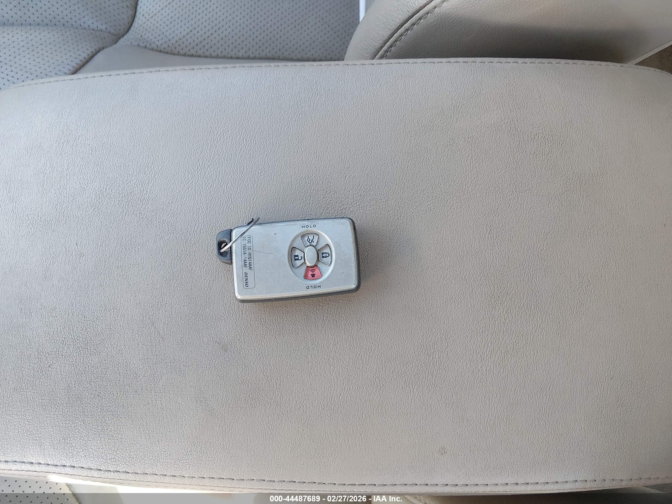 TOYOTA AVALON image 11