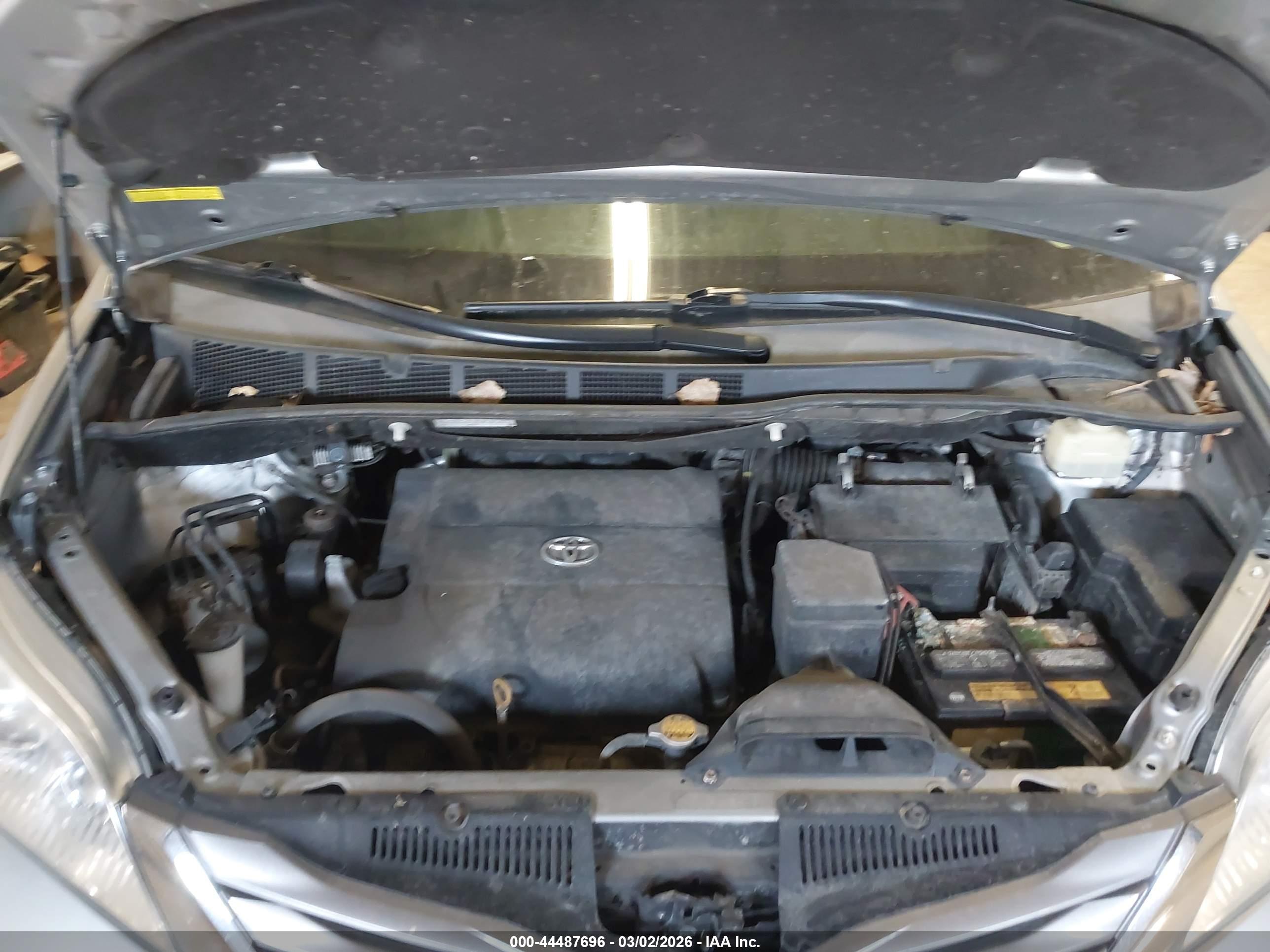 TOYOTA SIENNA image 10