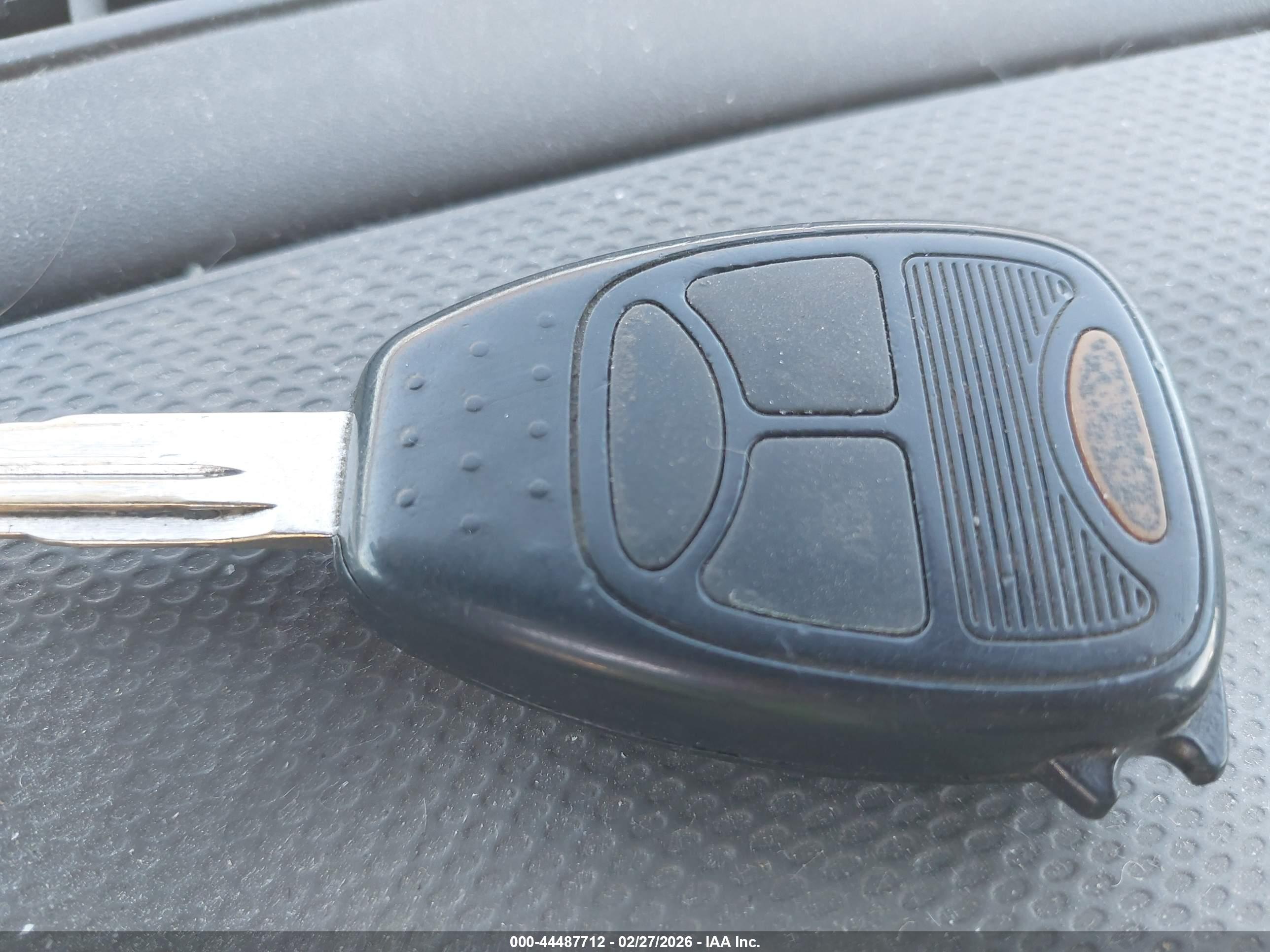 JEEP LIBERTY image 11