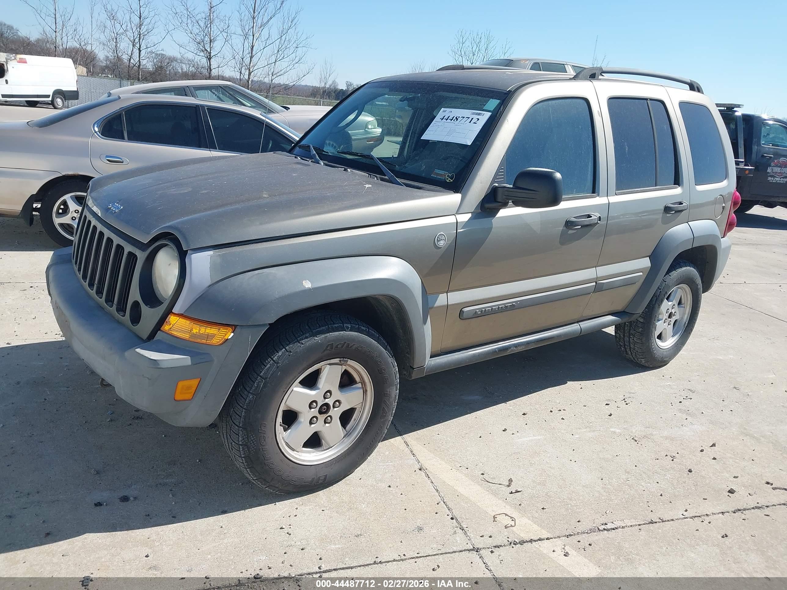 JEEP LIBERTY image 2