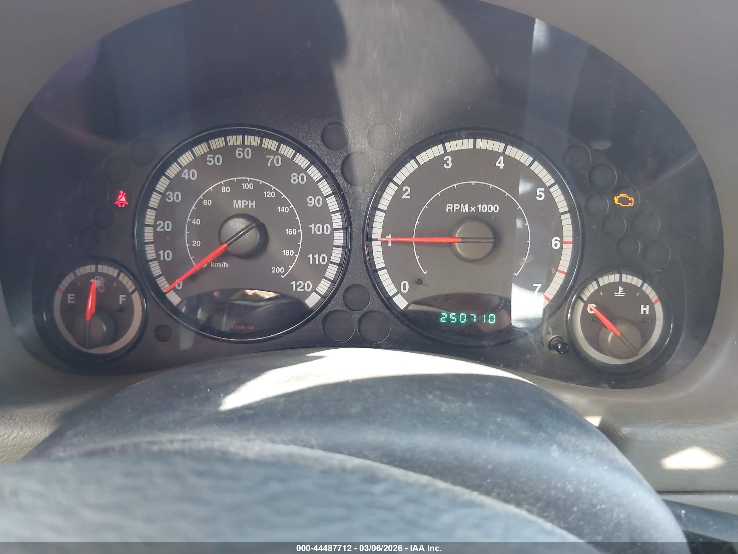 JEEP LIBERTY image 7