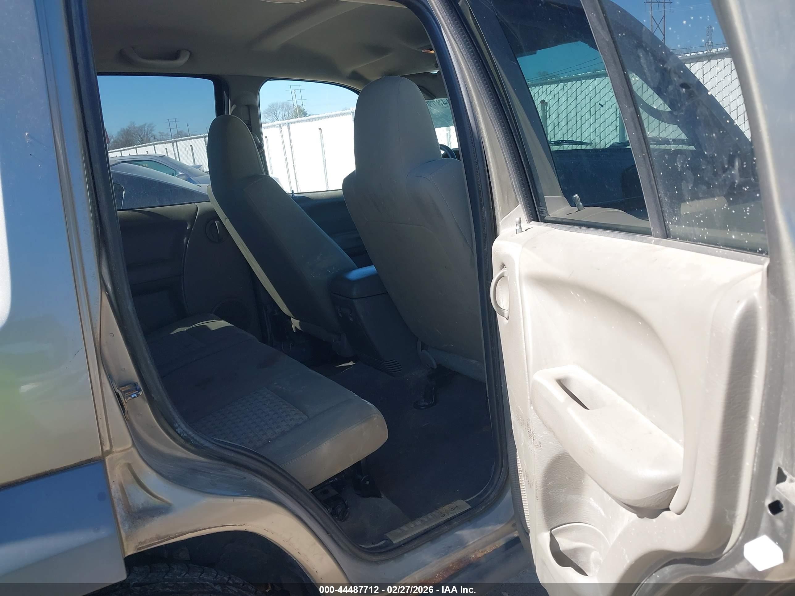 JEEP LIBERTY image 8
