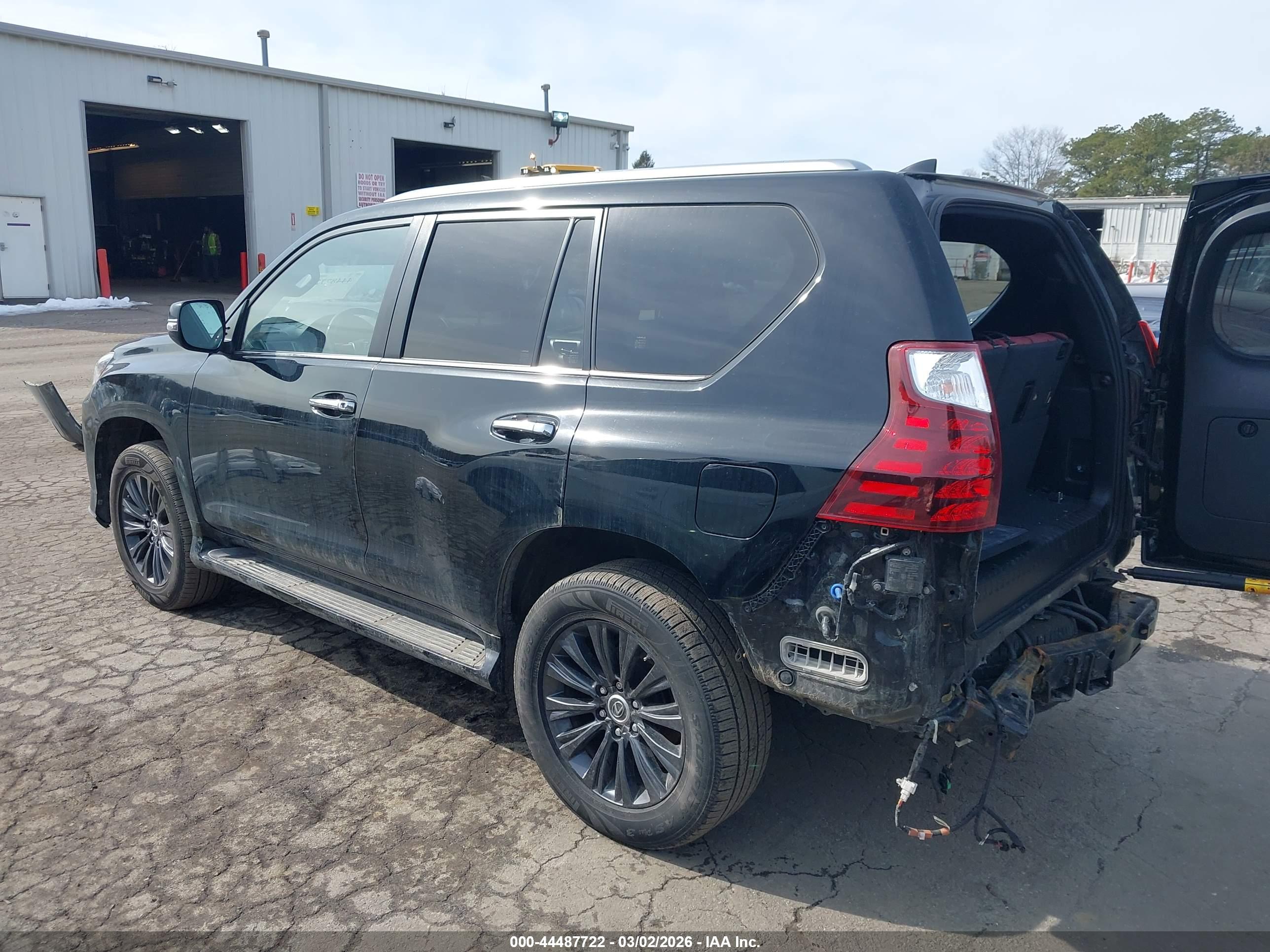 LEXUS GX image 3