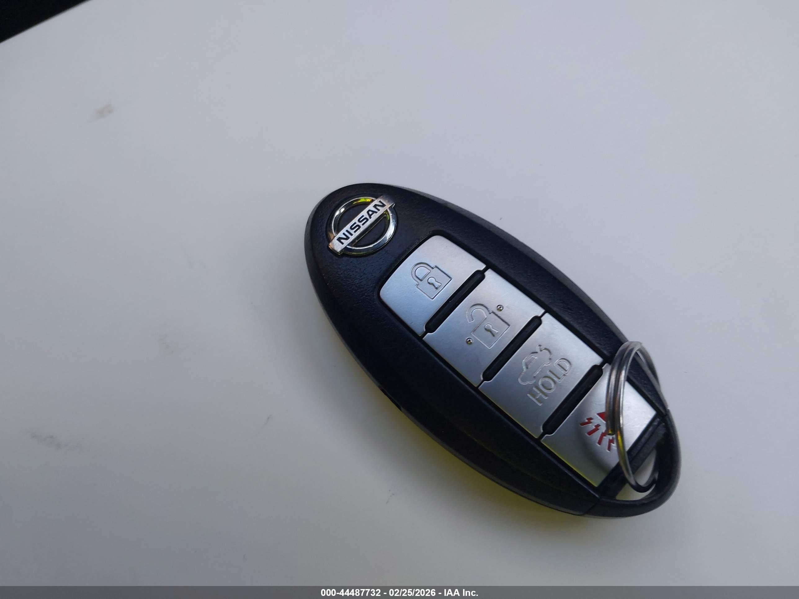 NISSAN MAXIMA image 11