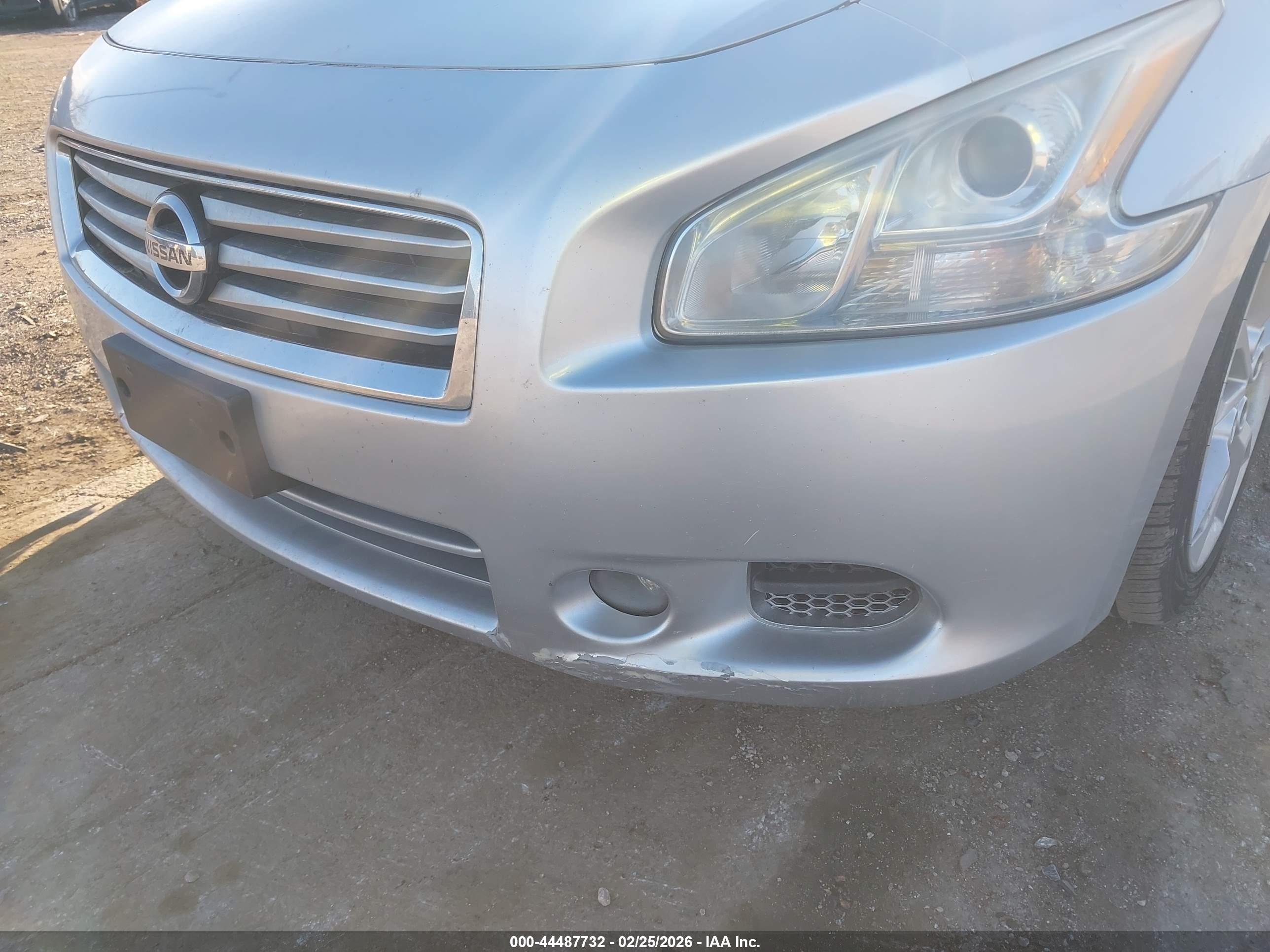 NISSAN MAXIMA image 6