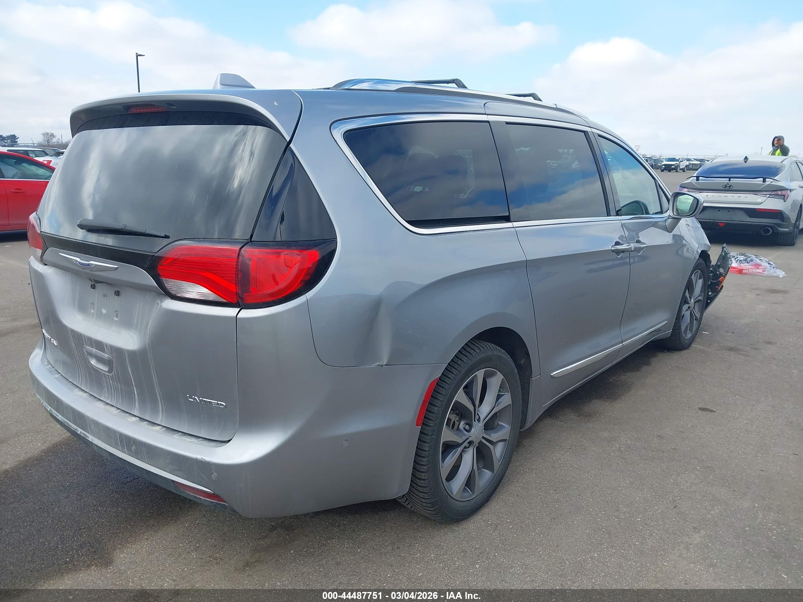 CHRYSLER PACIFICA image 4
