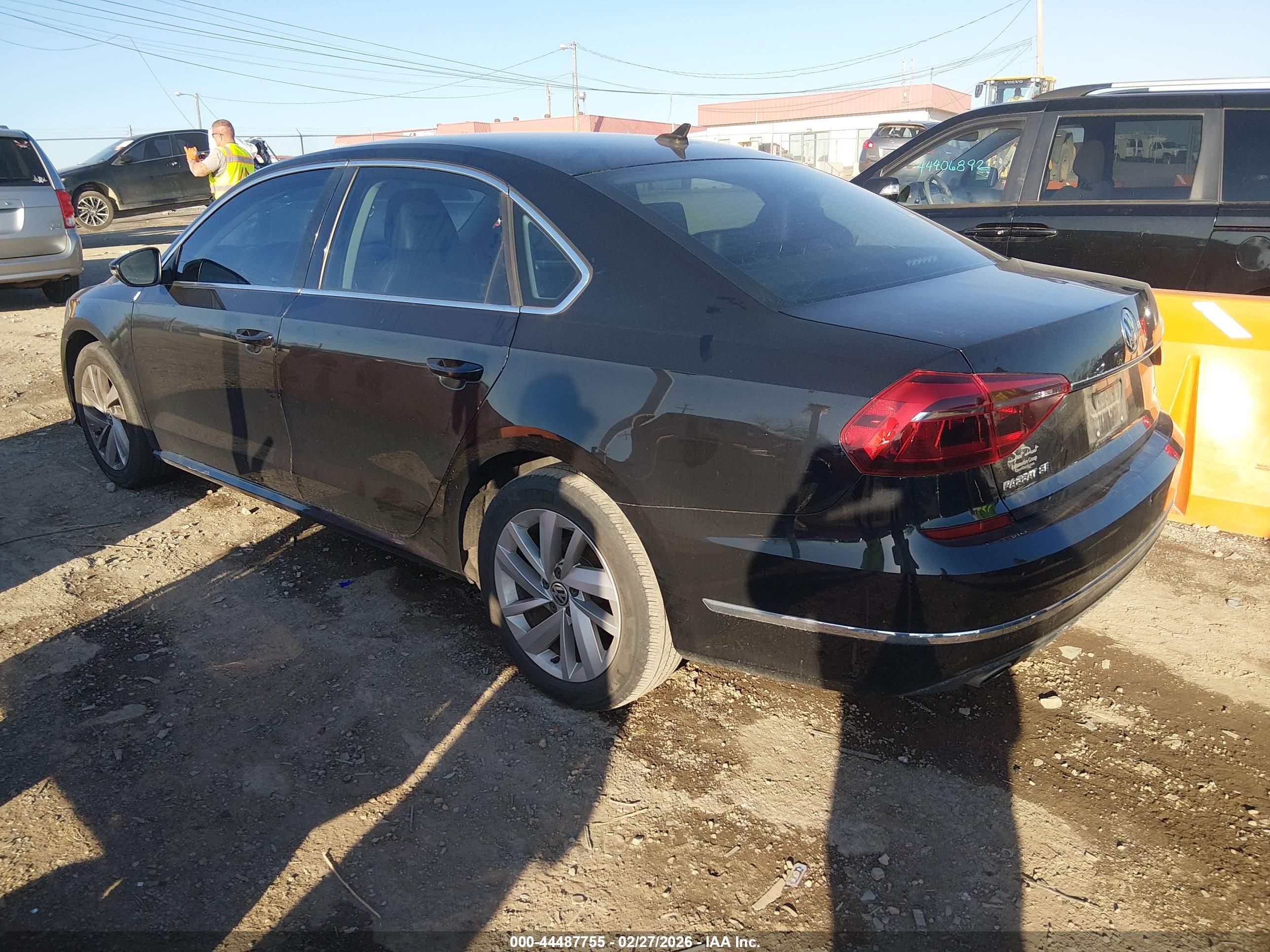VOLKSWAGEN PASSAT image 3