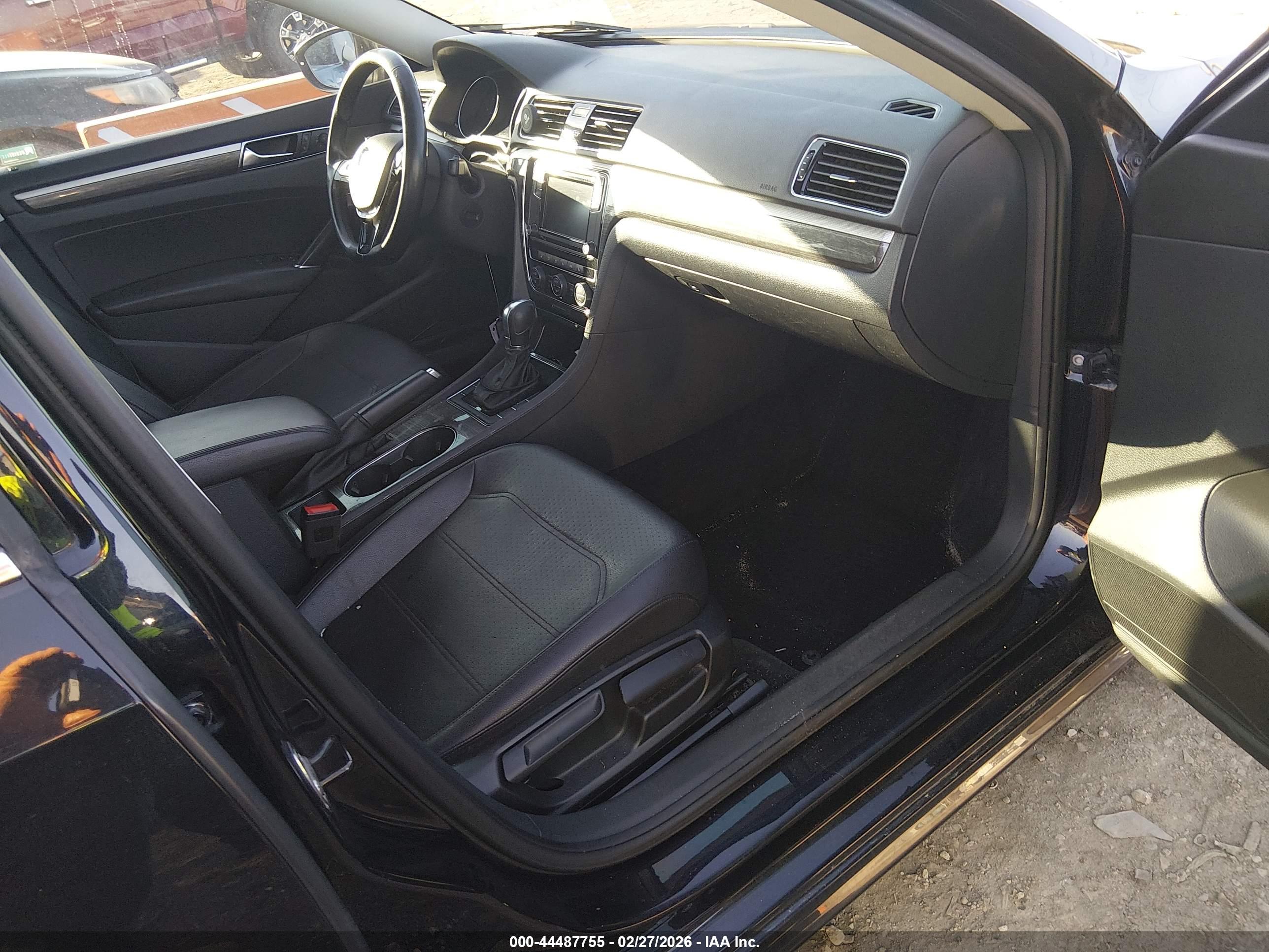 VOLKSWAGEN PASSAT image 5